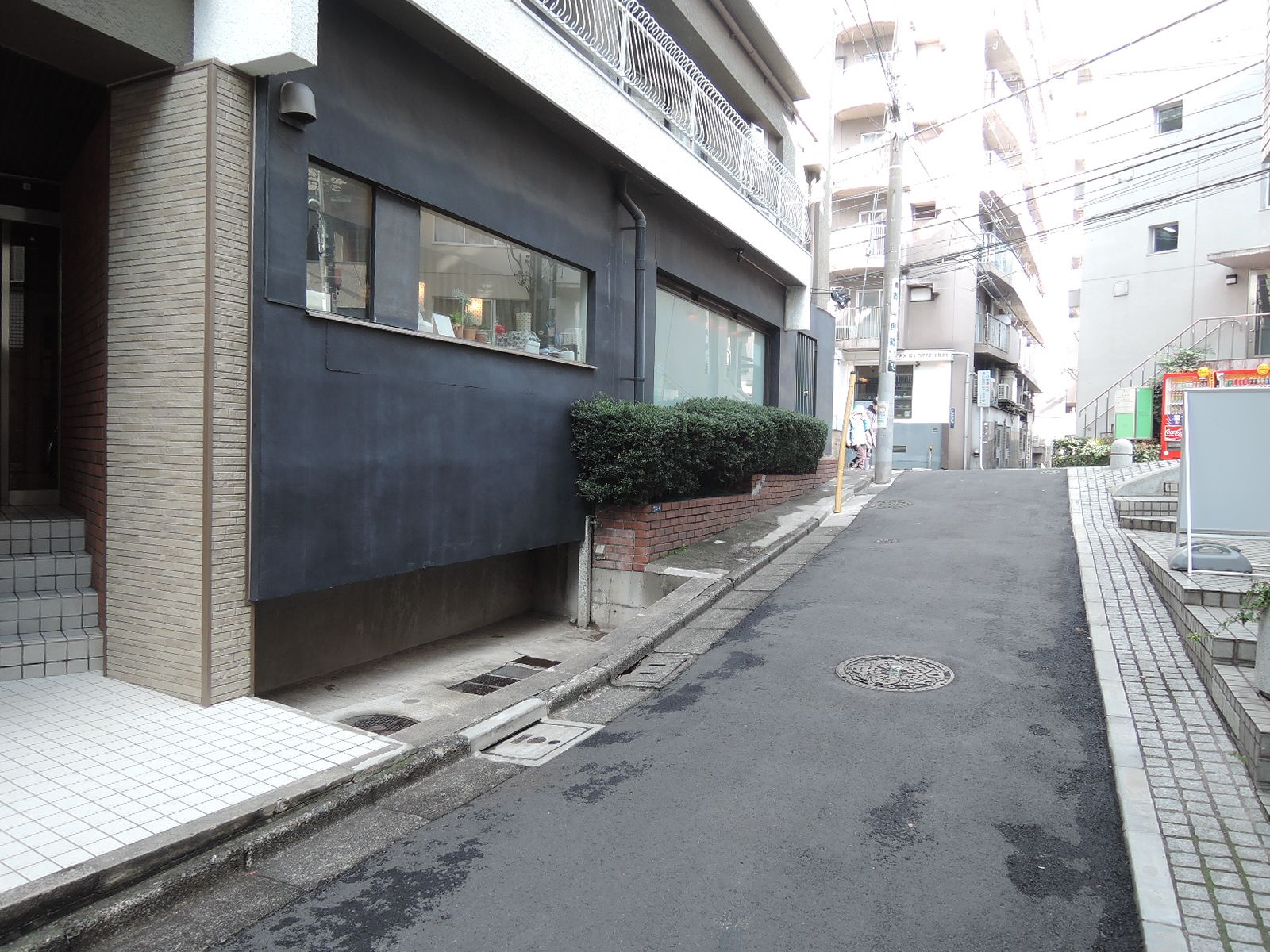 真壁マンション前面の通り