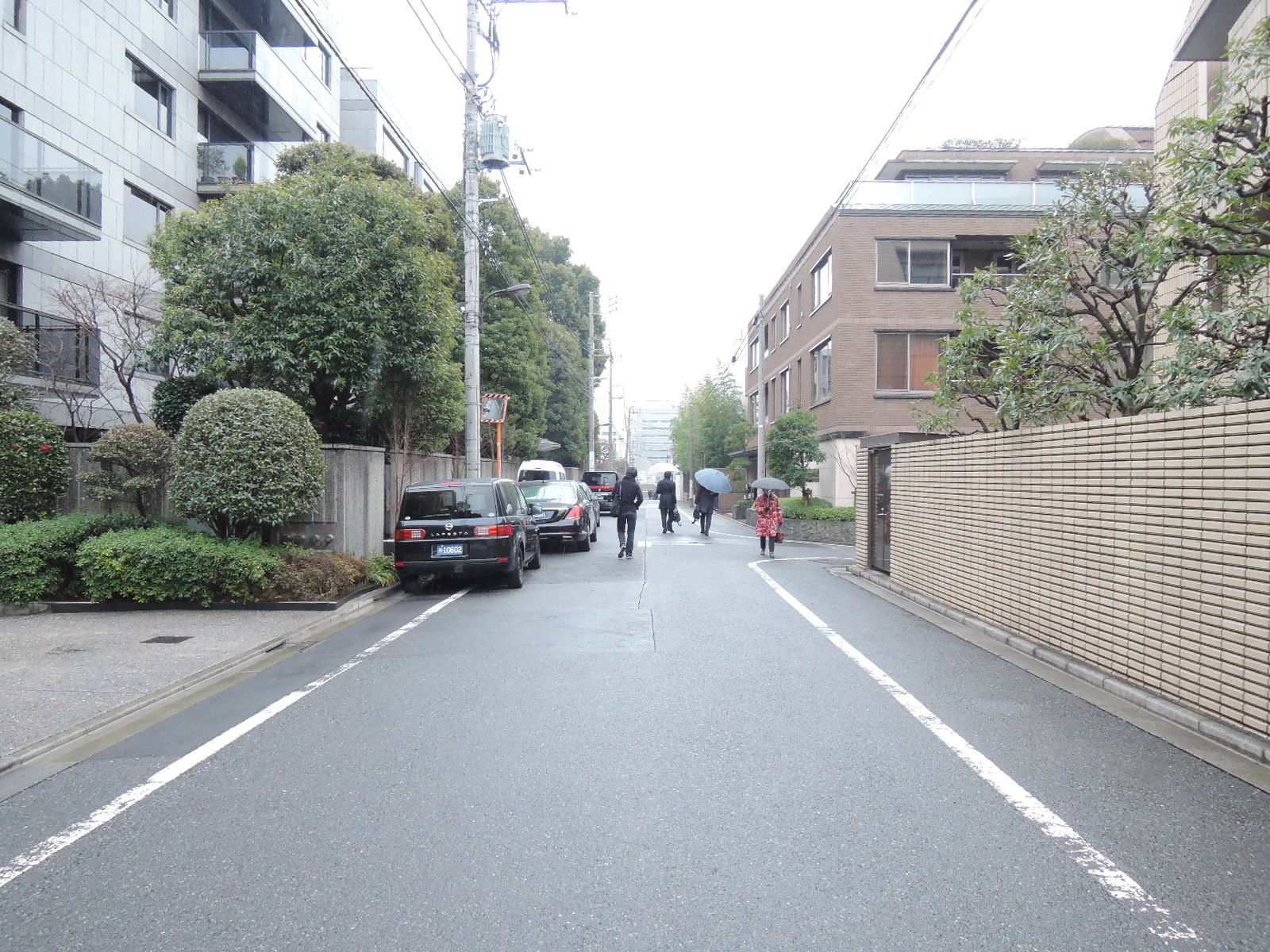 木原造林市谷ビル前面通り