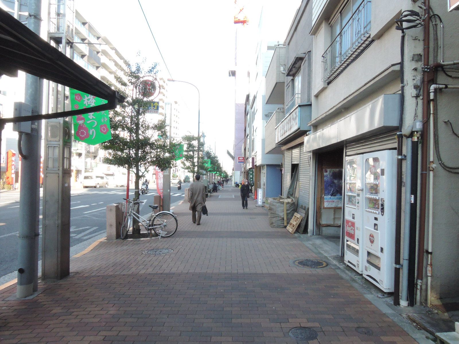 岡本ビル前面の歩道