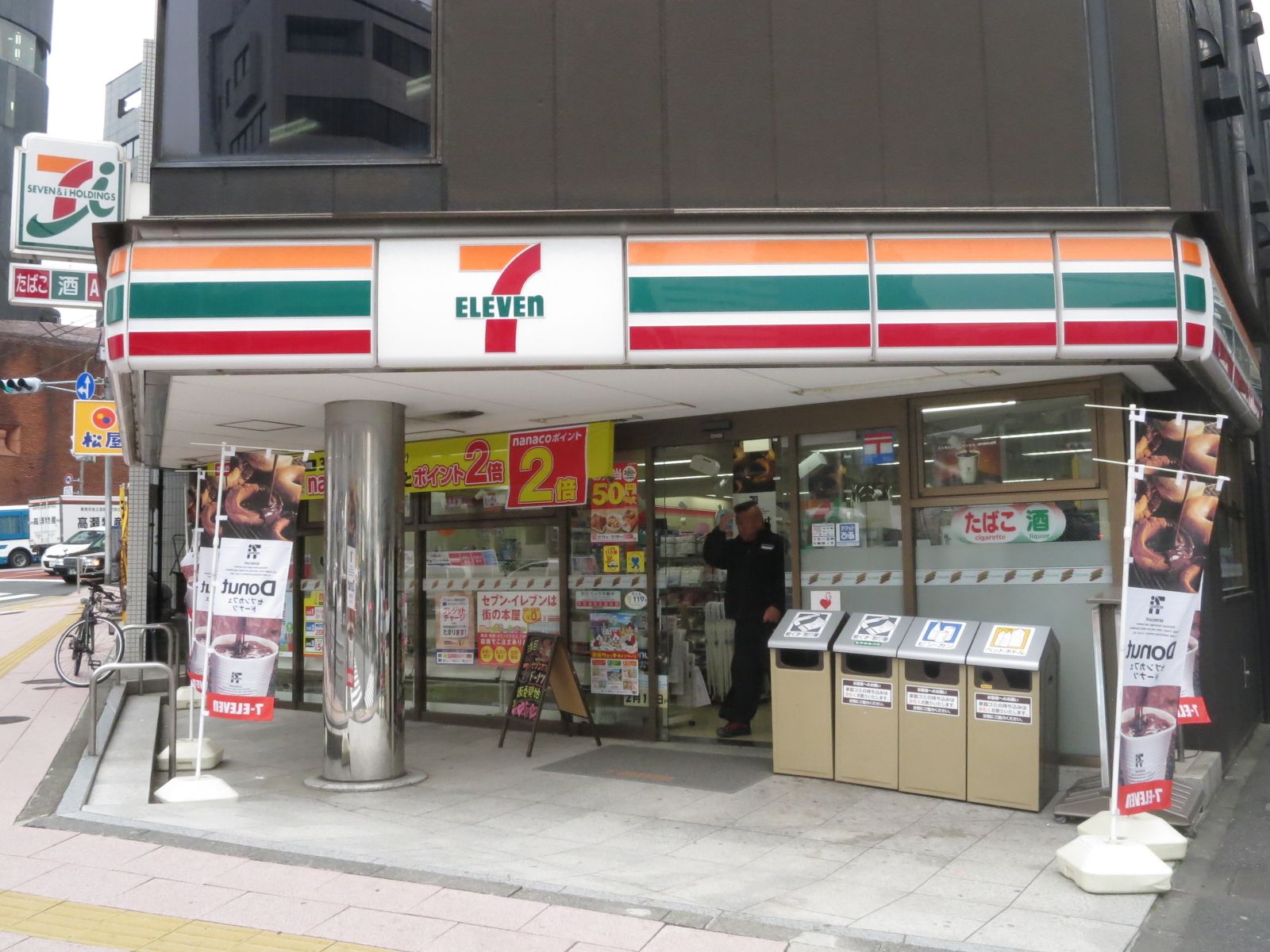 歩いて2～3分のセブンイレブン