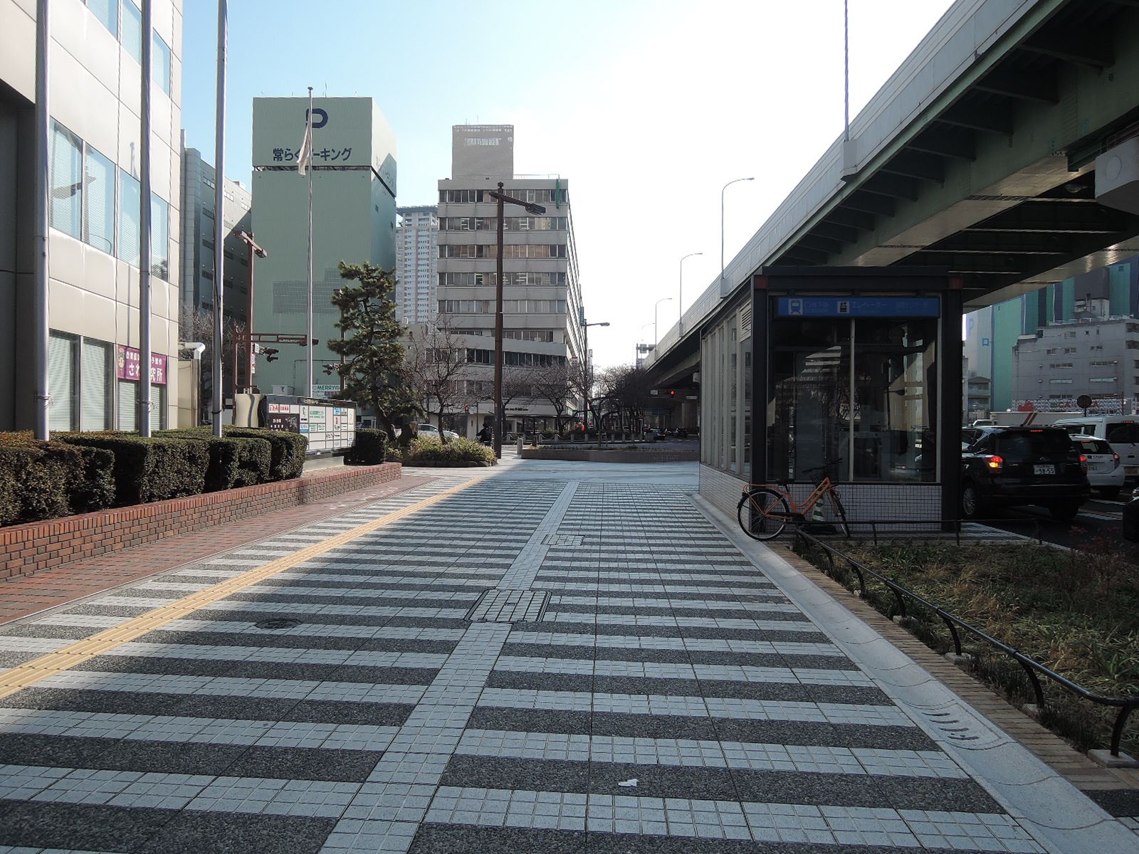 名古屋国際センタービル前面の道路