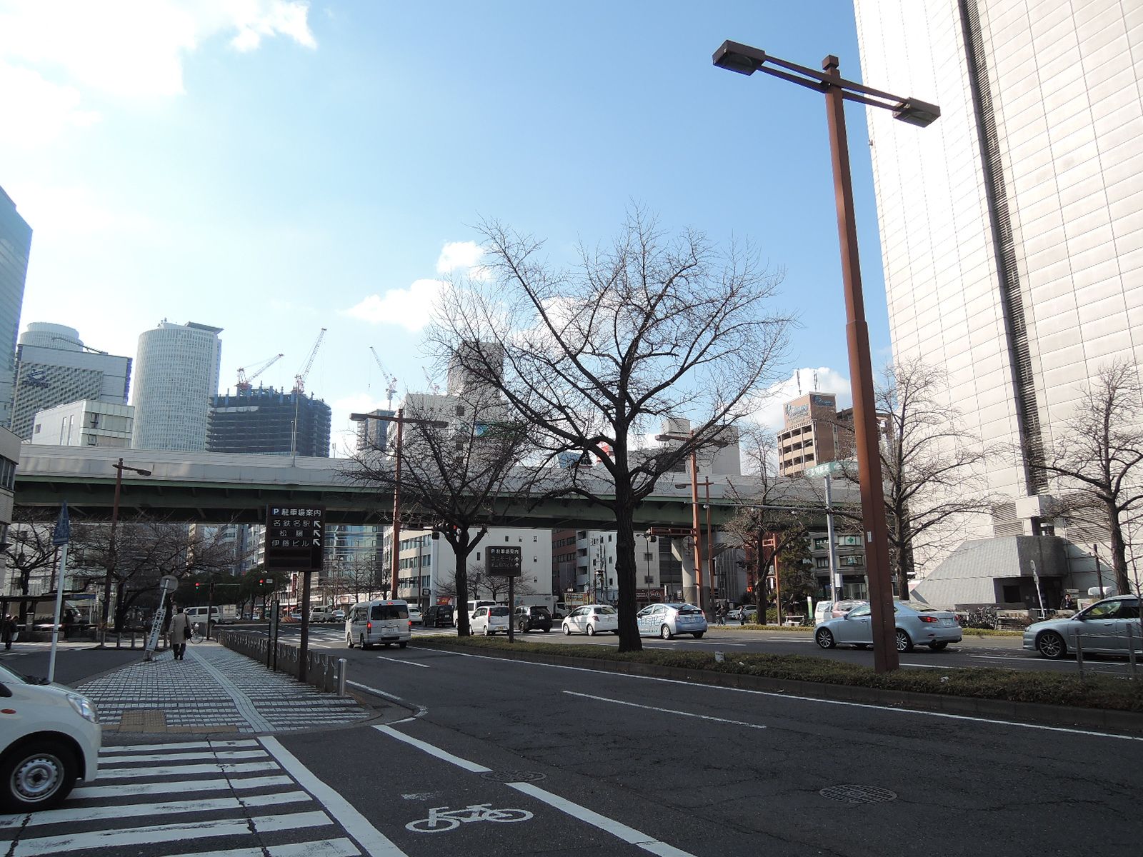 付近の大通り
