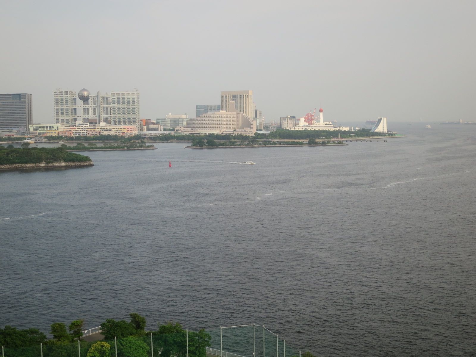 向かいは東京湾