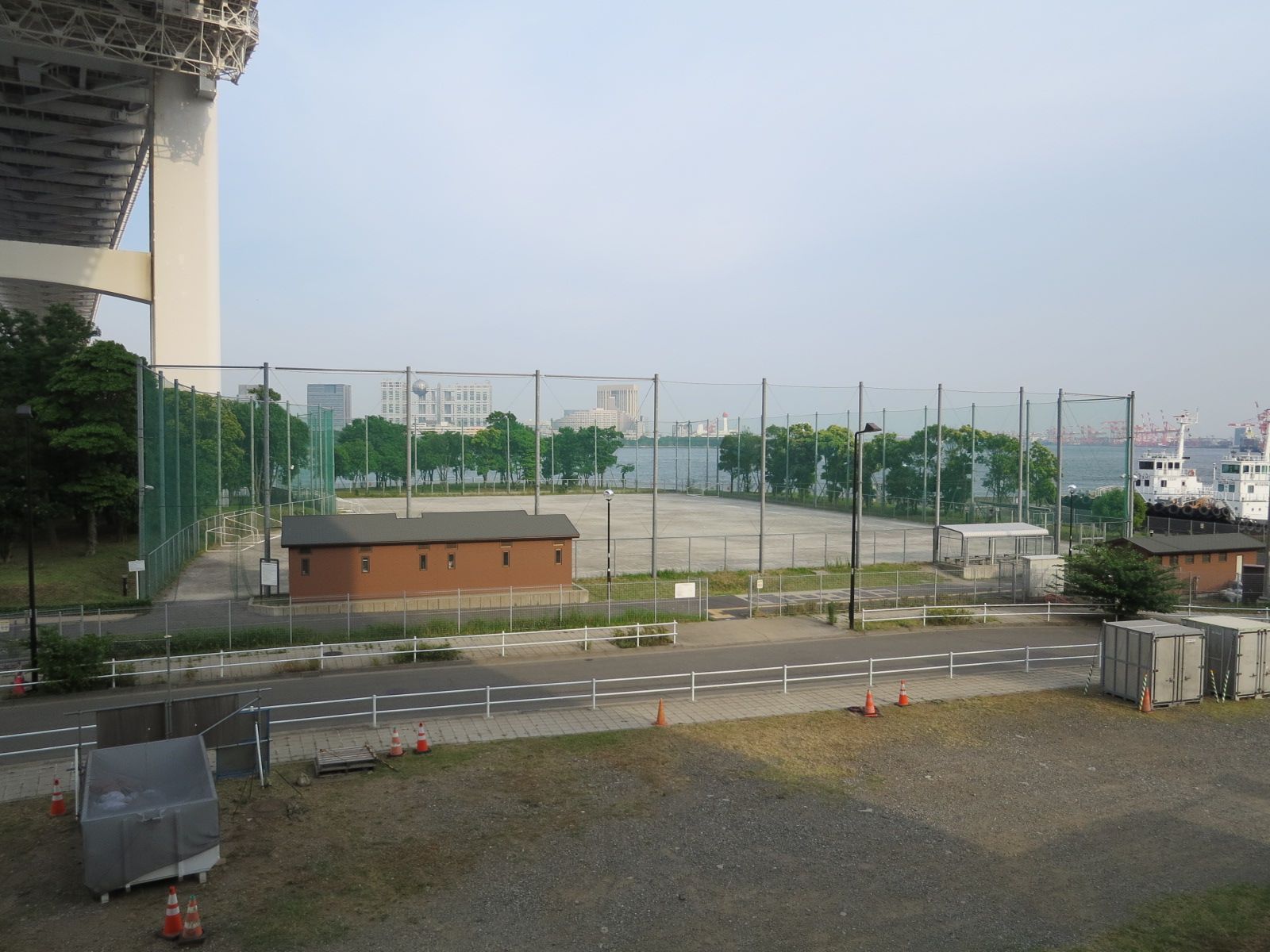 徒歩2分の運動広場