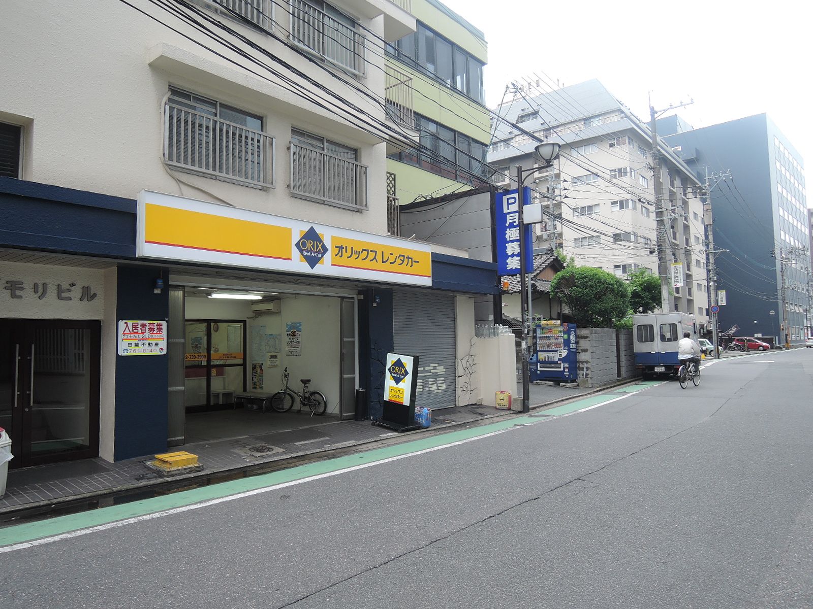 パグーロ薬院ビル前面通り
