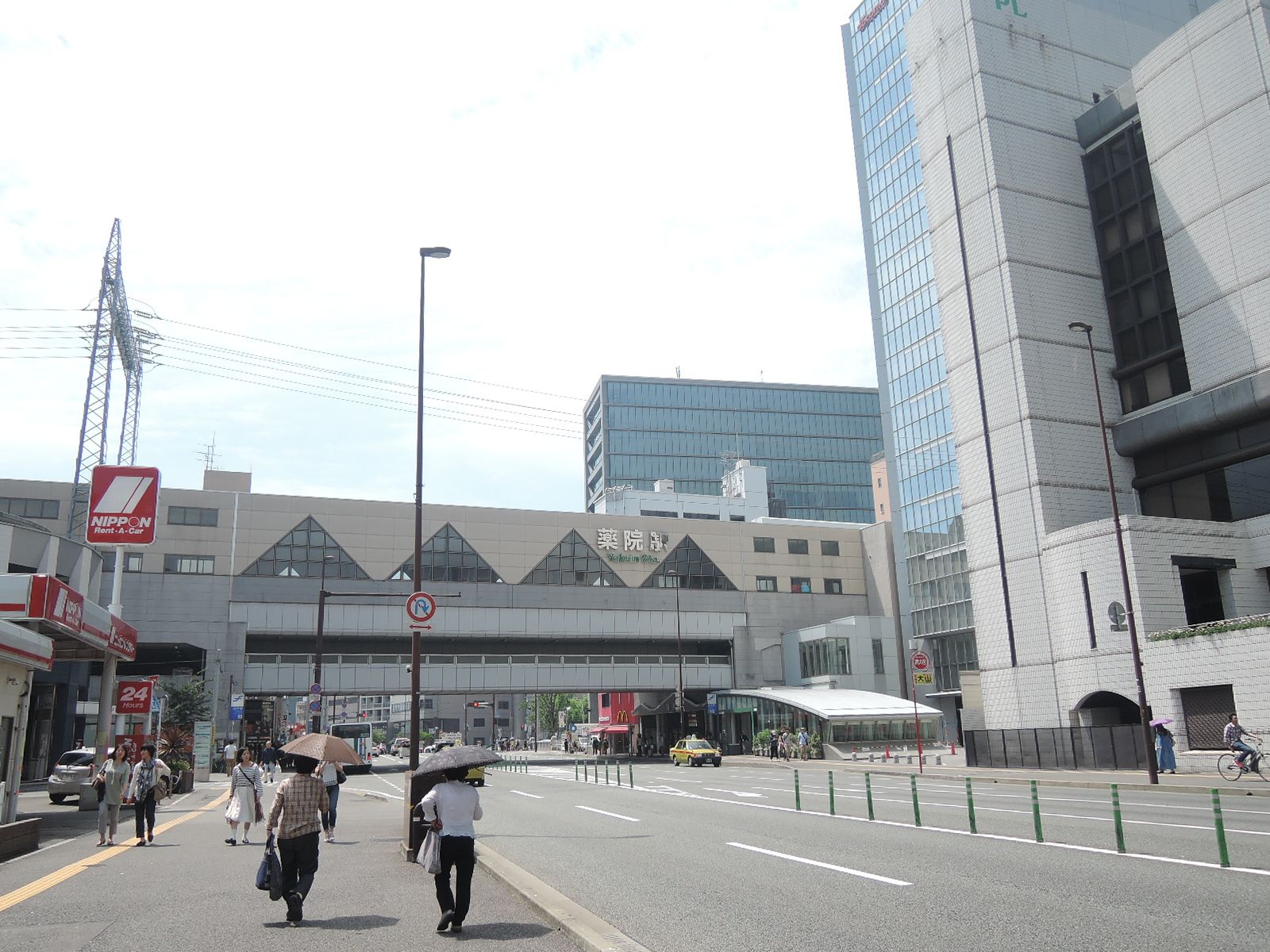 薬院駅周辺の様子