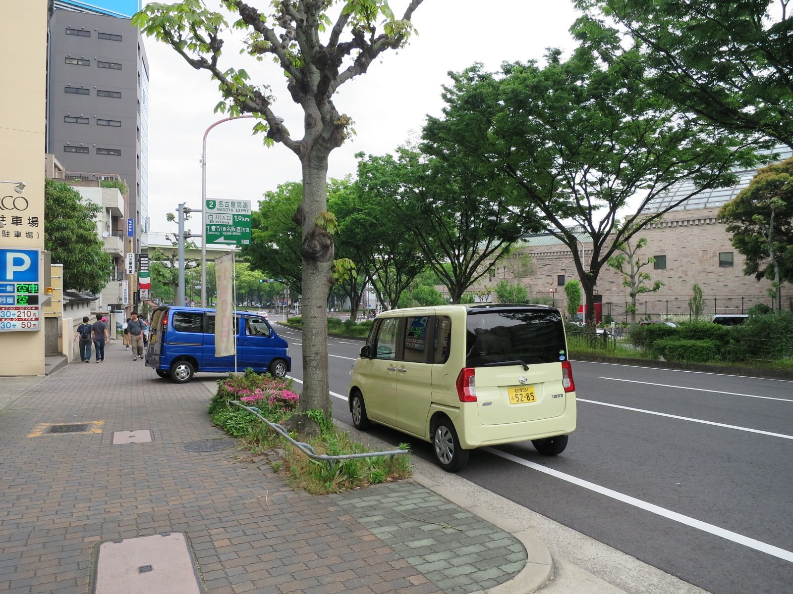 オフィス前の前津通り