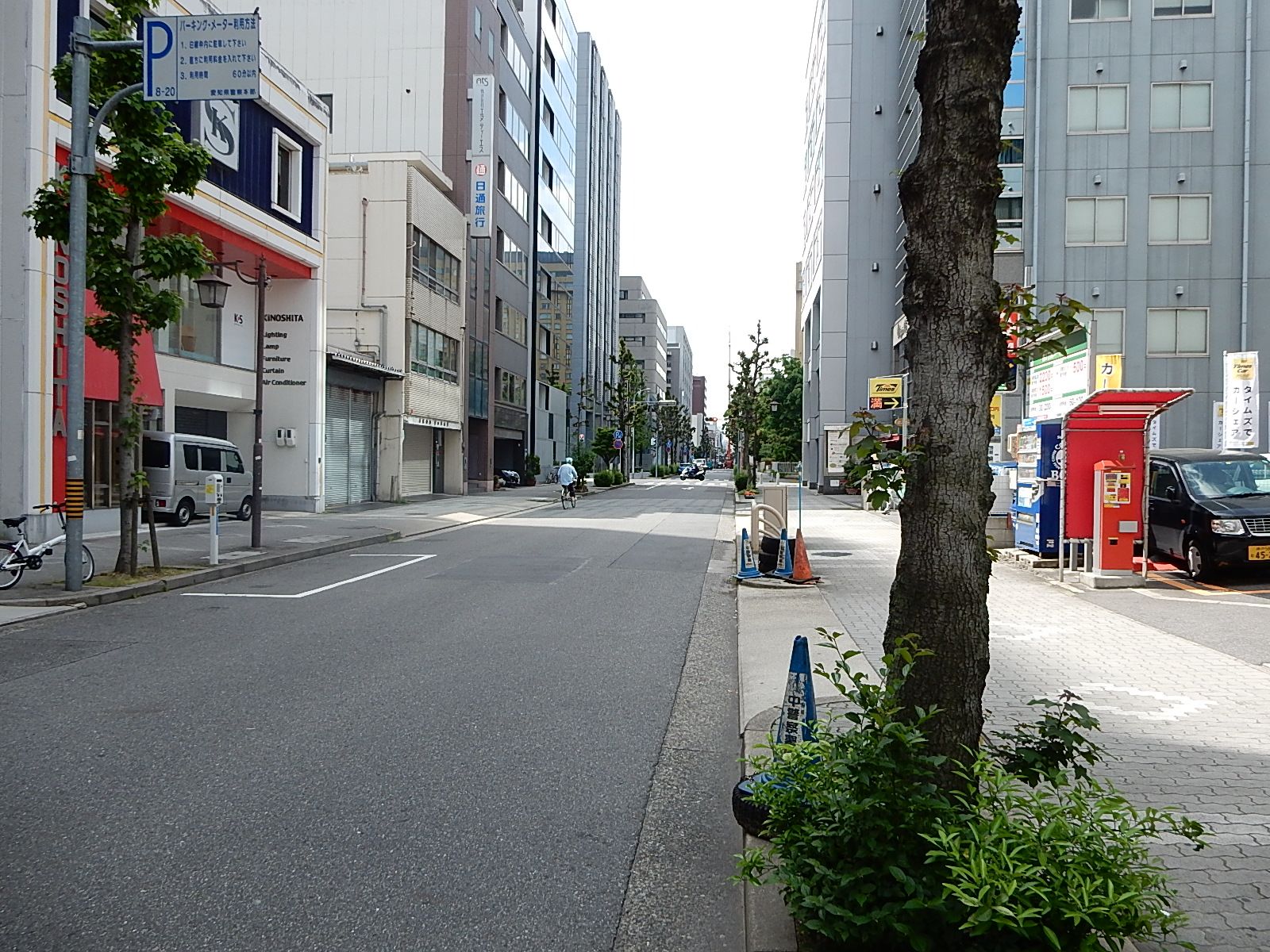 前面の歩道