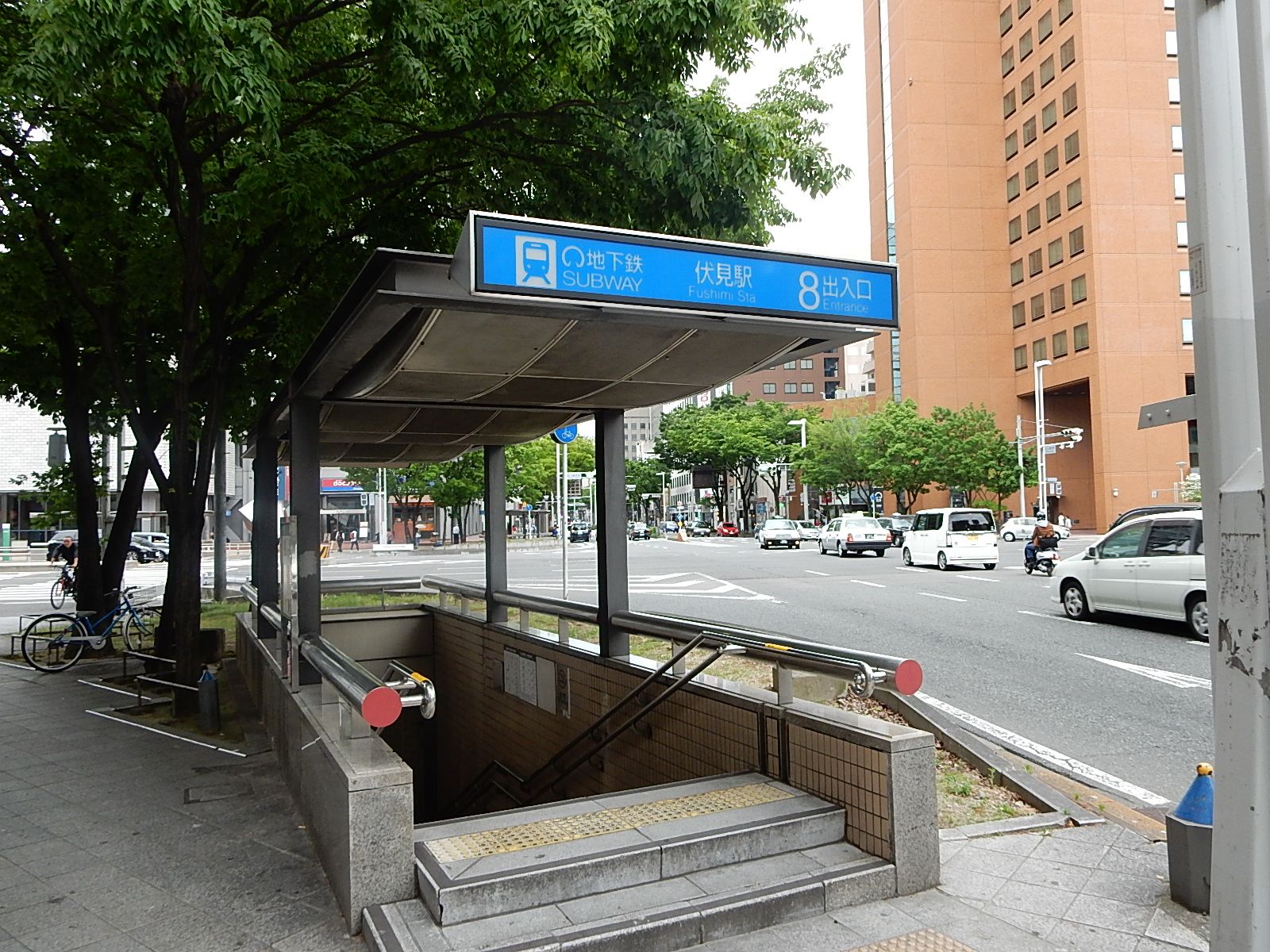 最寄りの「伏見駅」