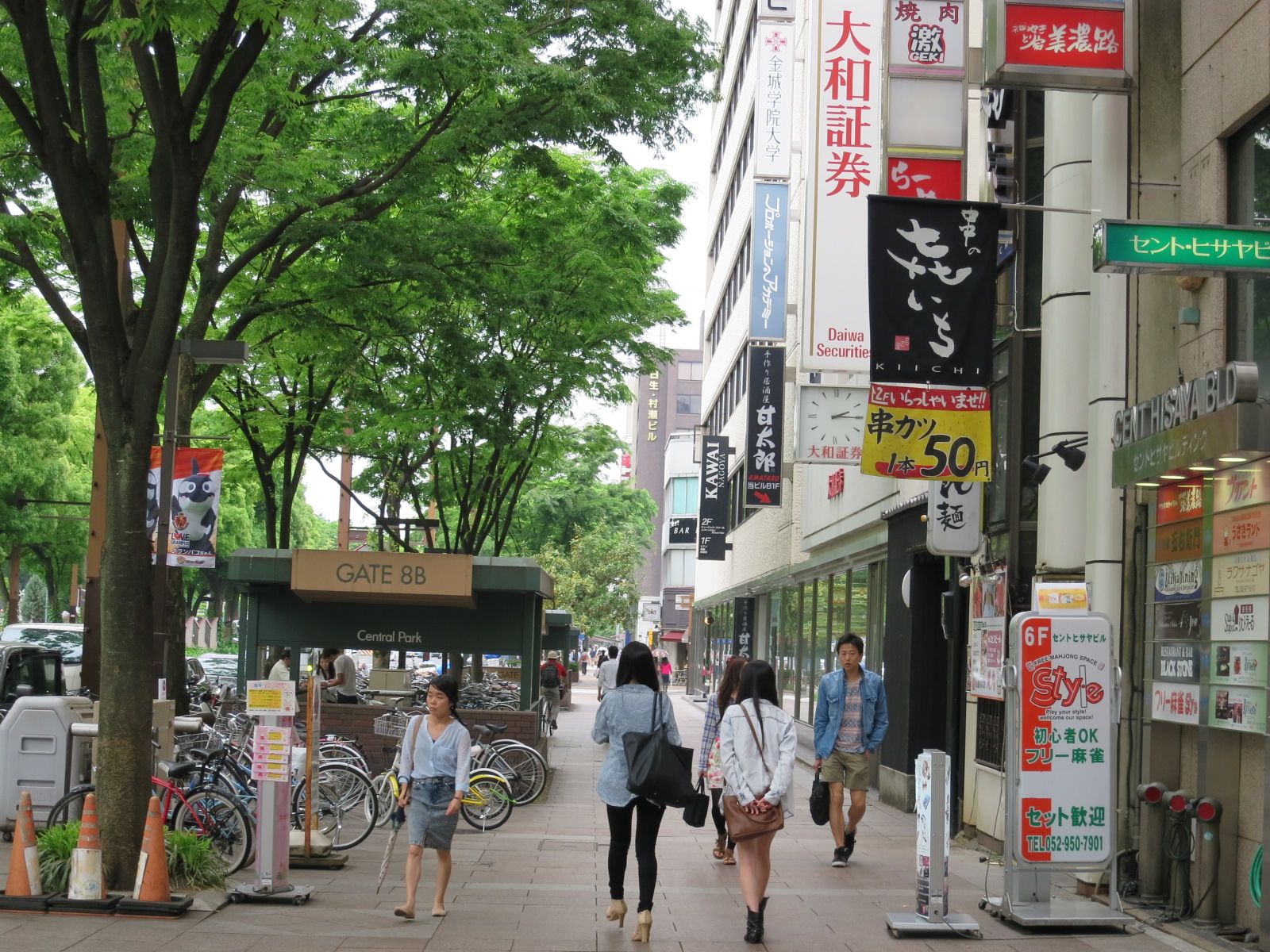 オフィス周辺にも店舗多数
