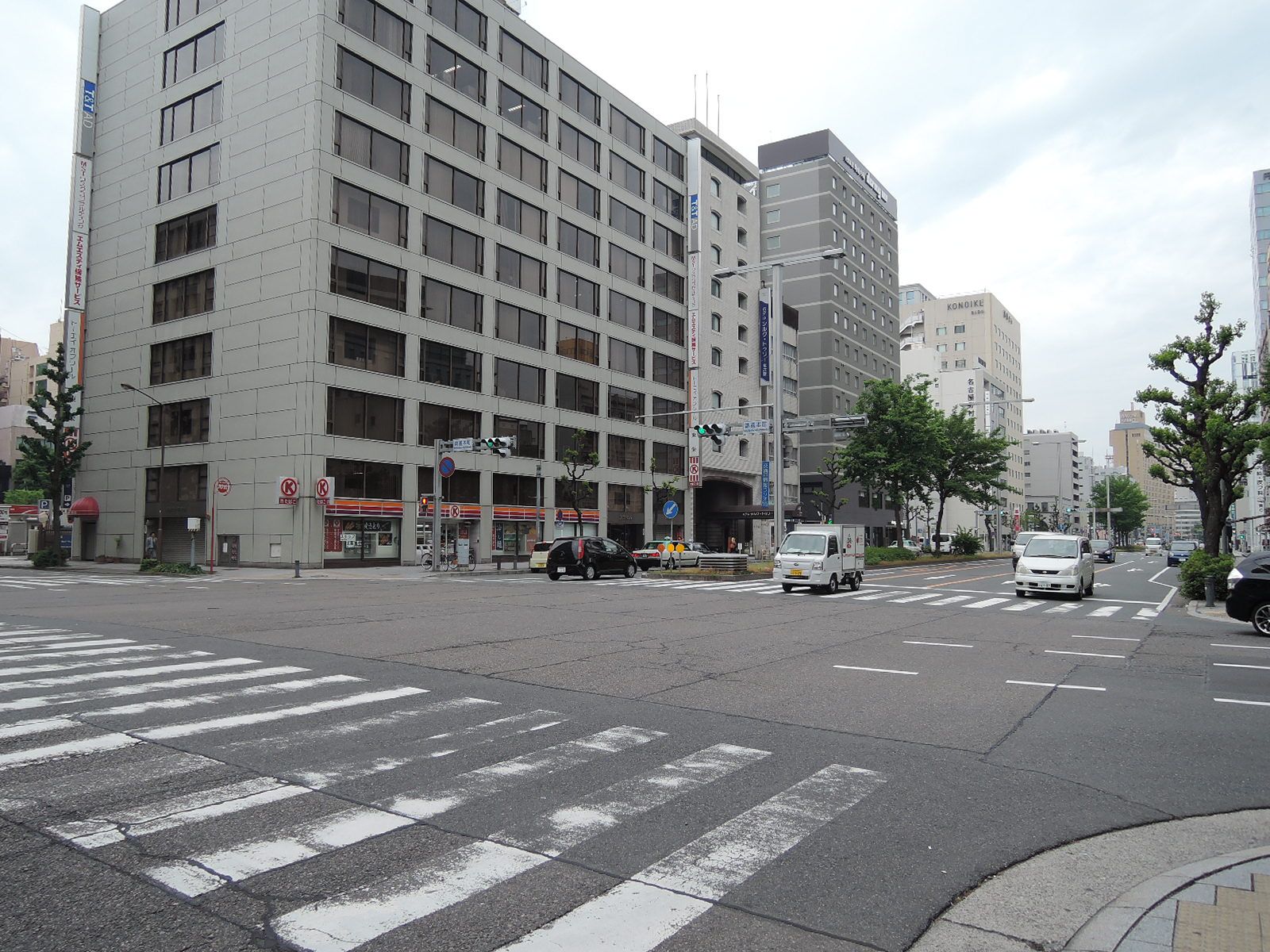 近くの交差点