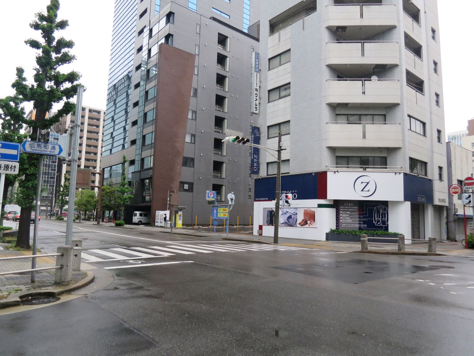 オフィス前面の通り