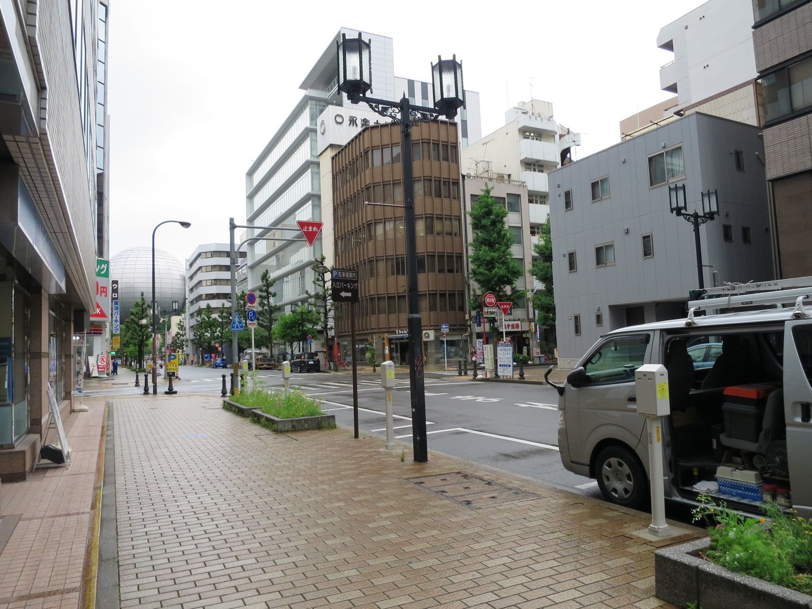 広々とした歩道