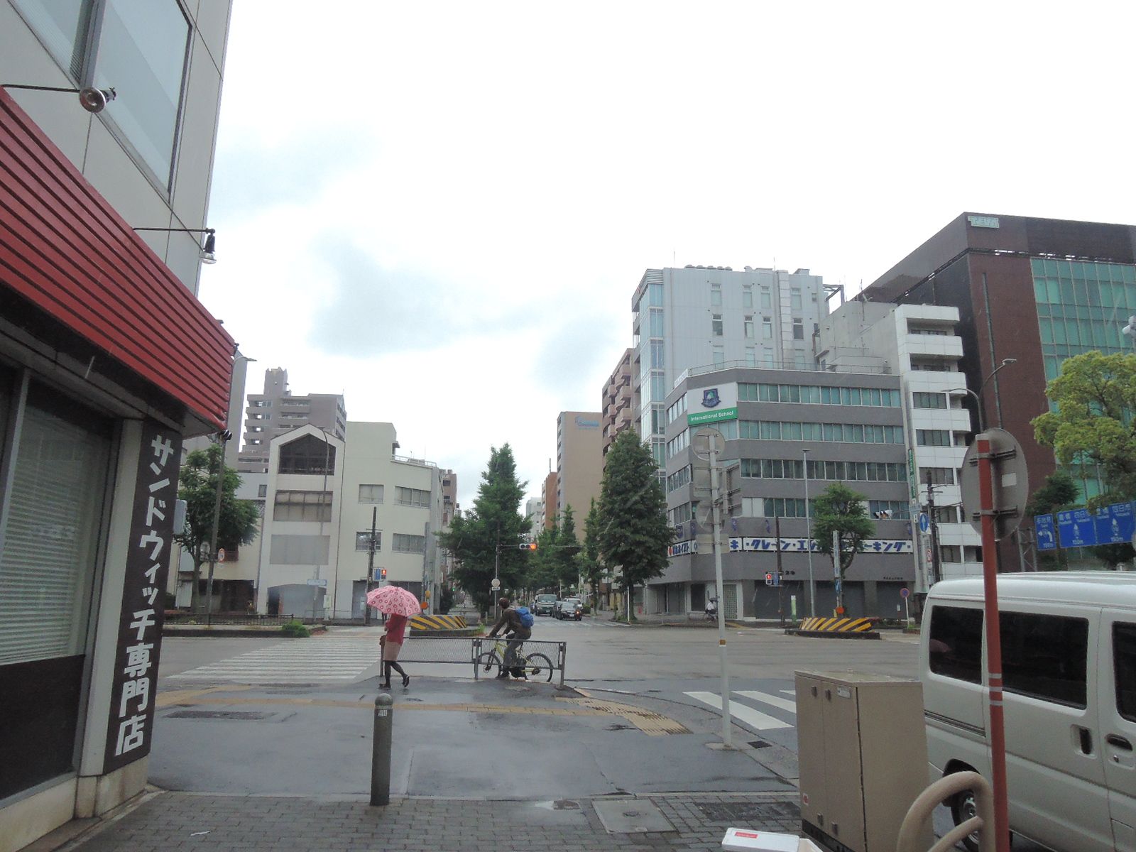 魁皇的な広い歩道