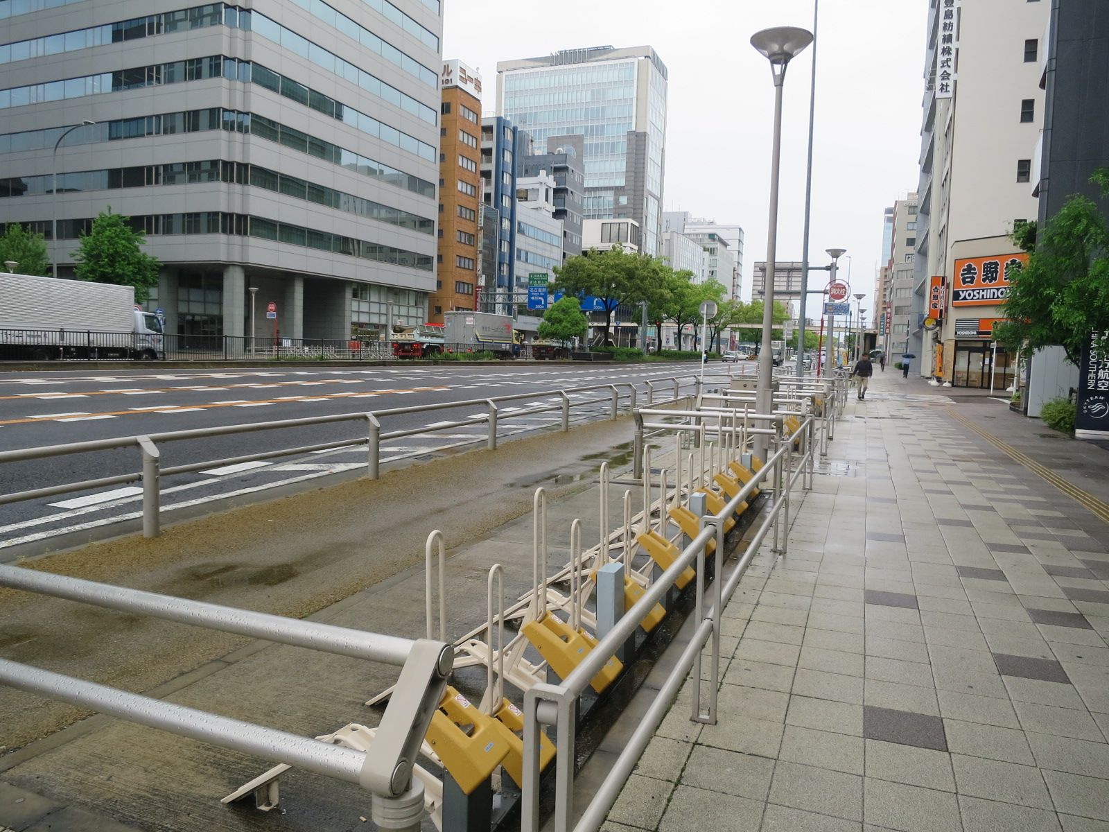 前面の伏見通