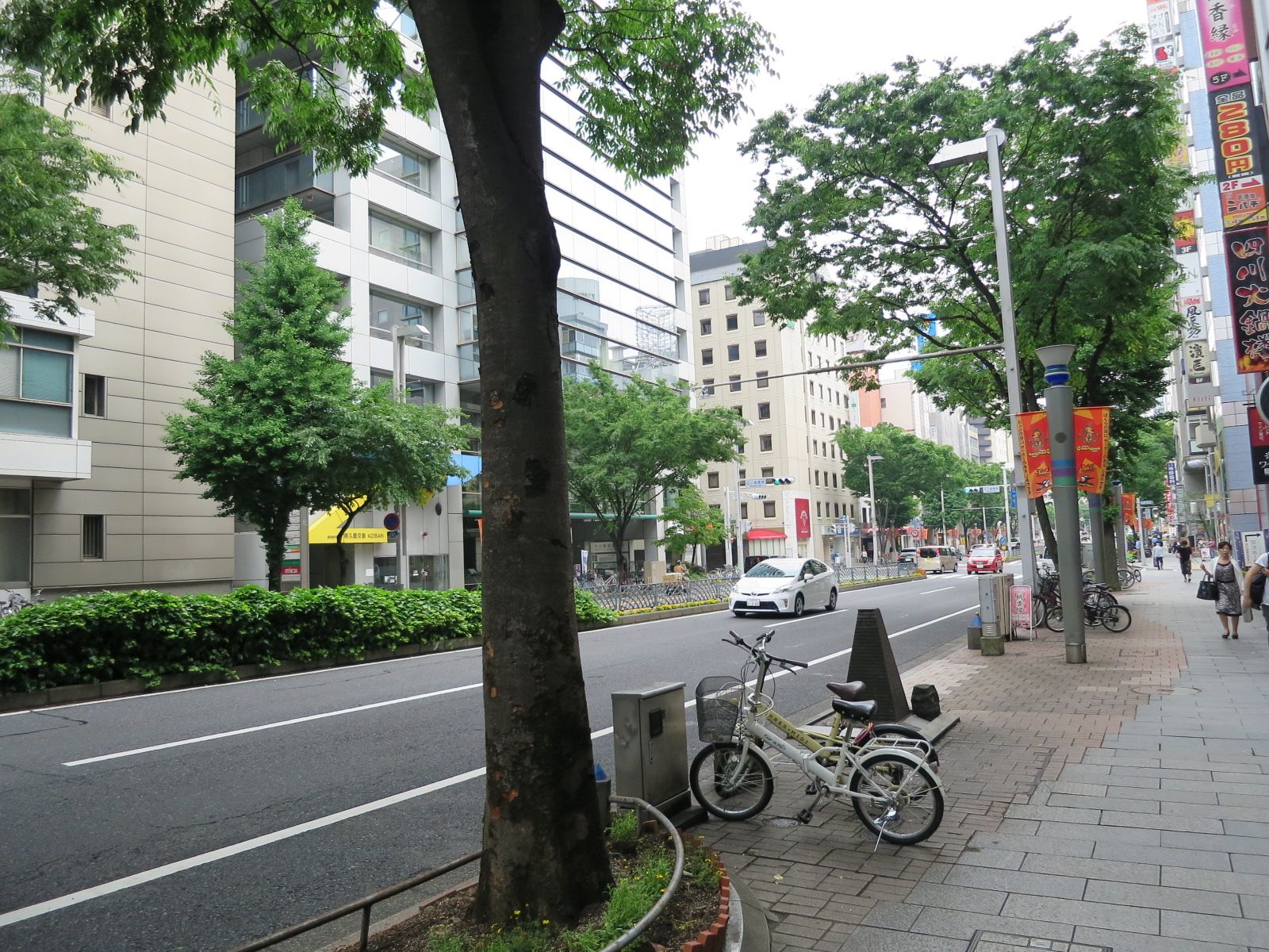 KDX名古屋栄ビル前面の広小路通