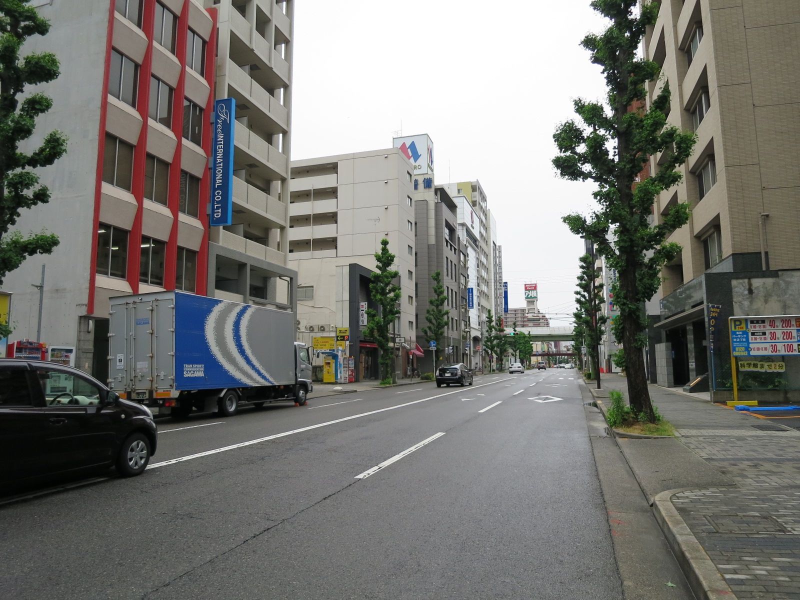 KSイセヤビル前面の本町通