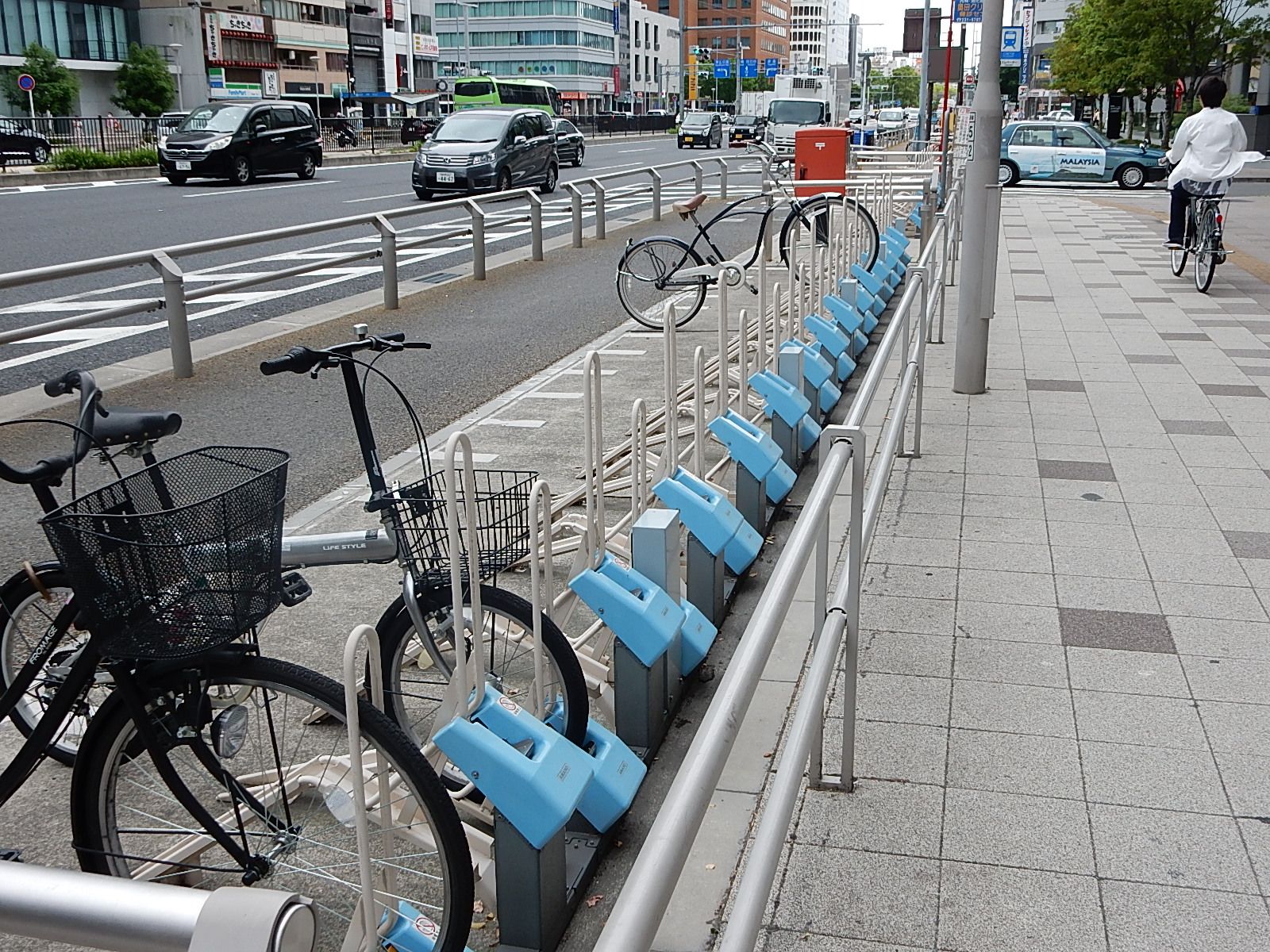伏見駅前には駐輪場
