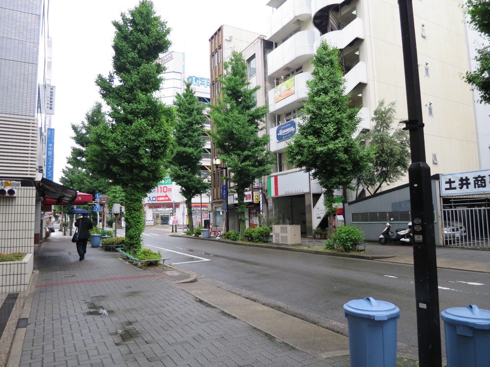 オフィスビル前面道路