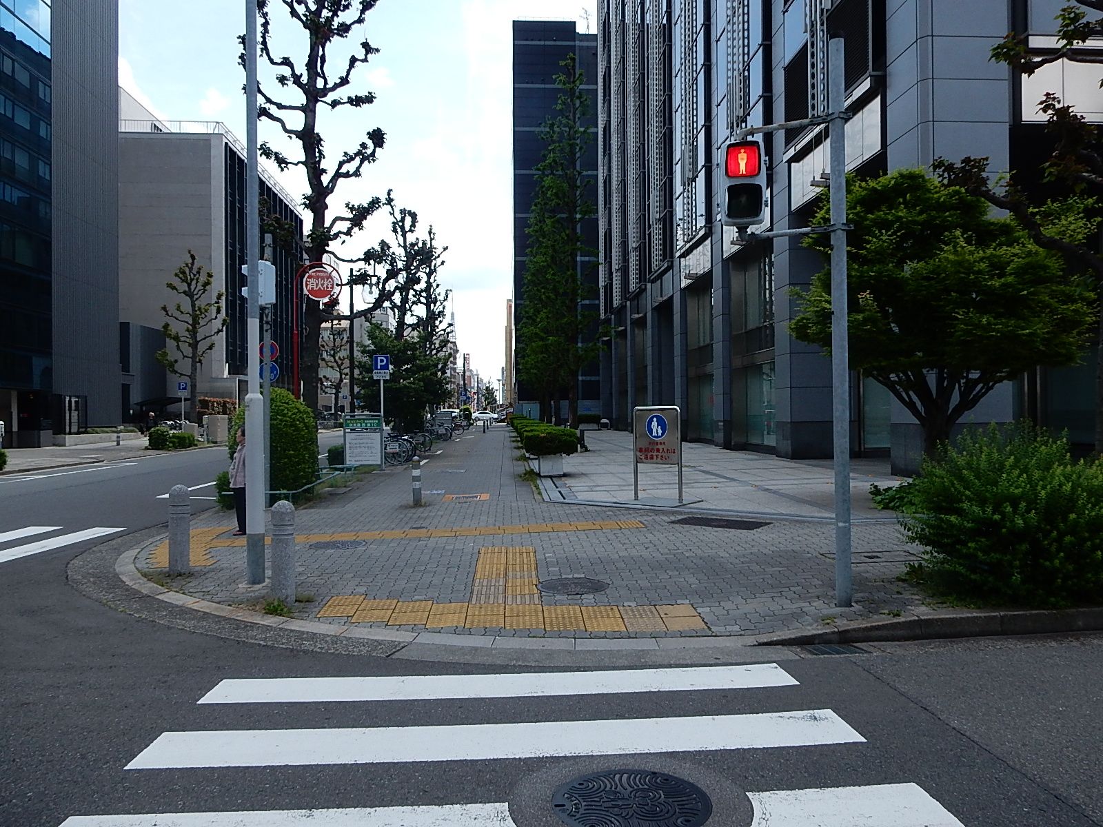 前面の歩道