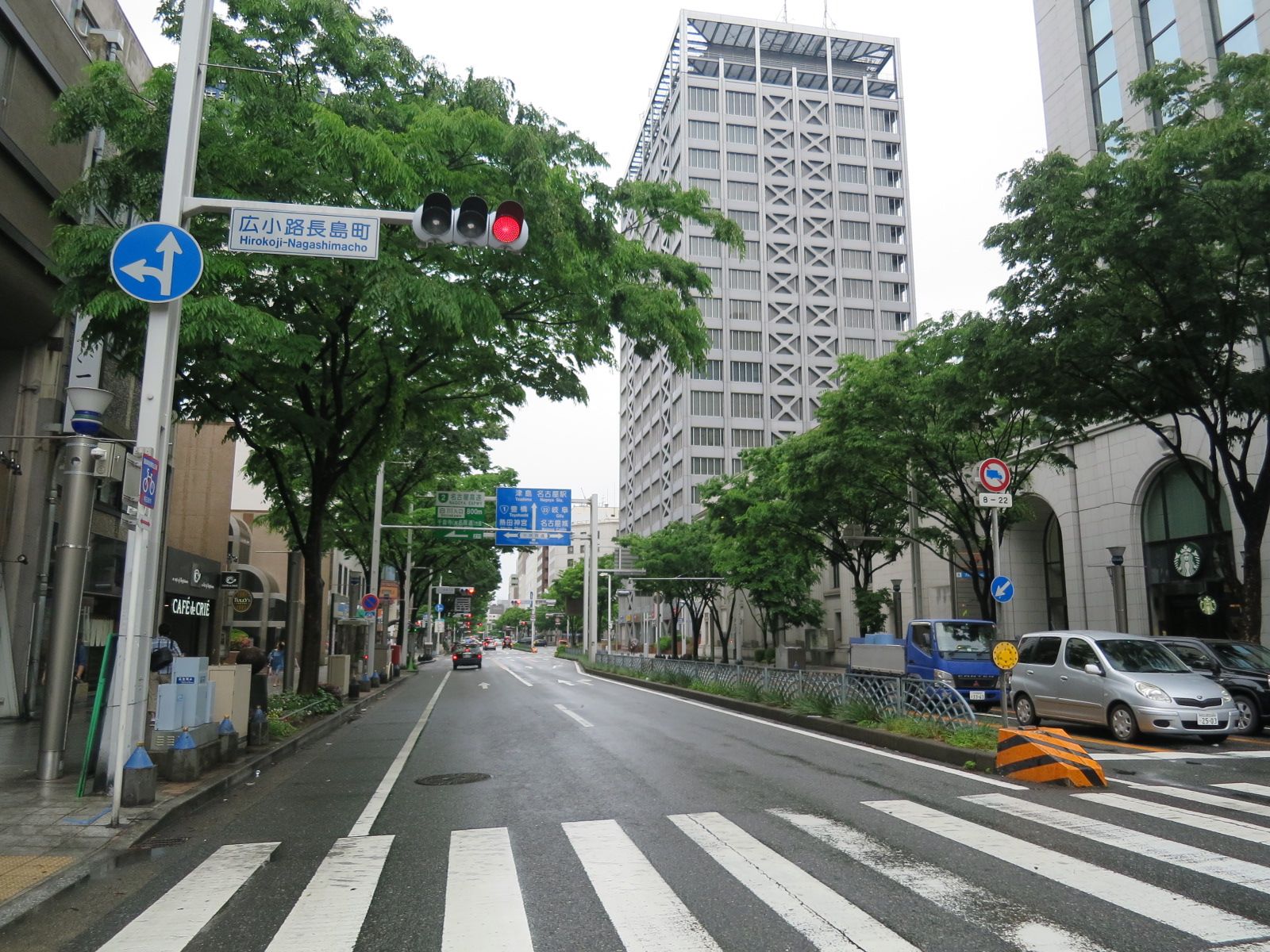 前面の広小路通