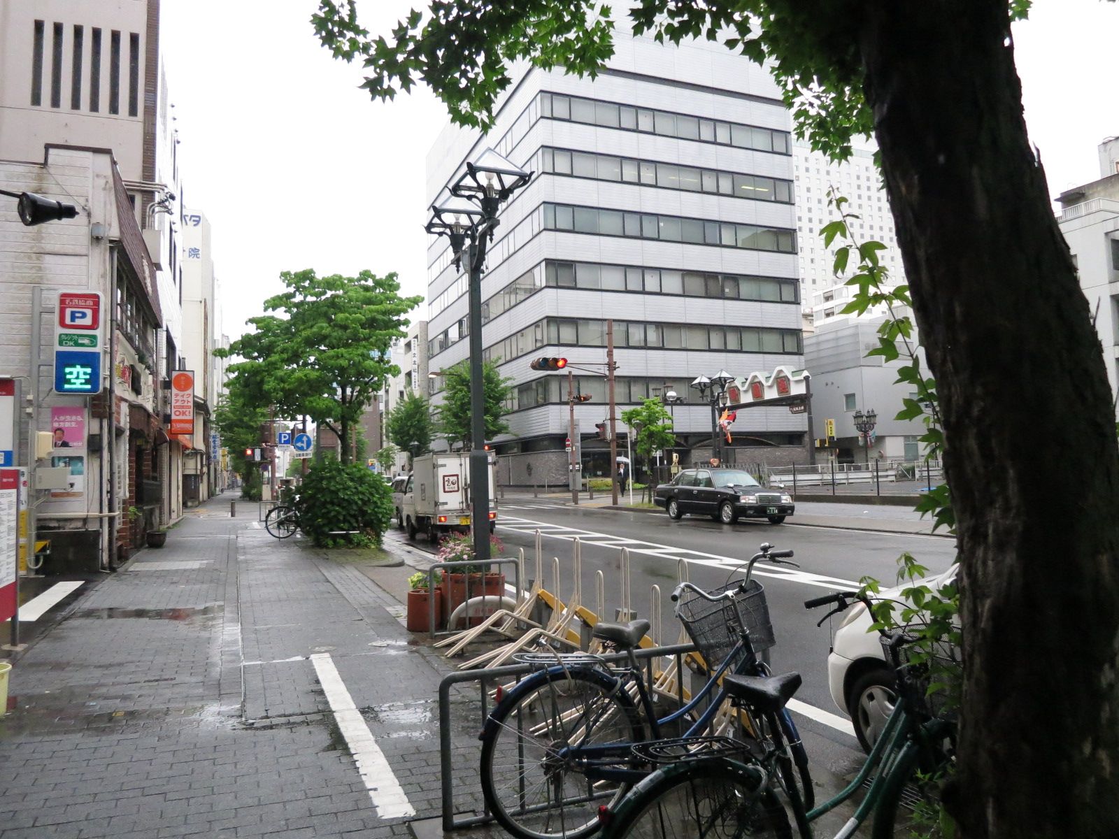 近隣の自転車置き場