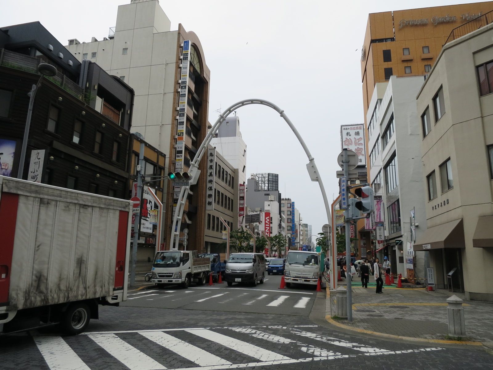 交通量が豊富な通り
