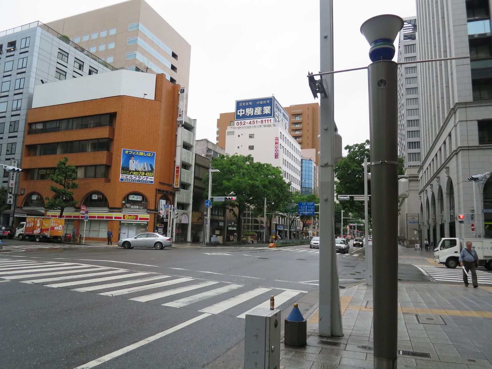 閑静なオフィス街