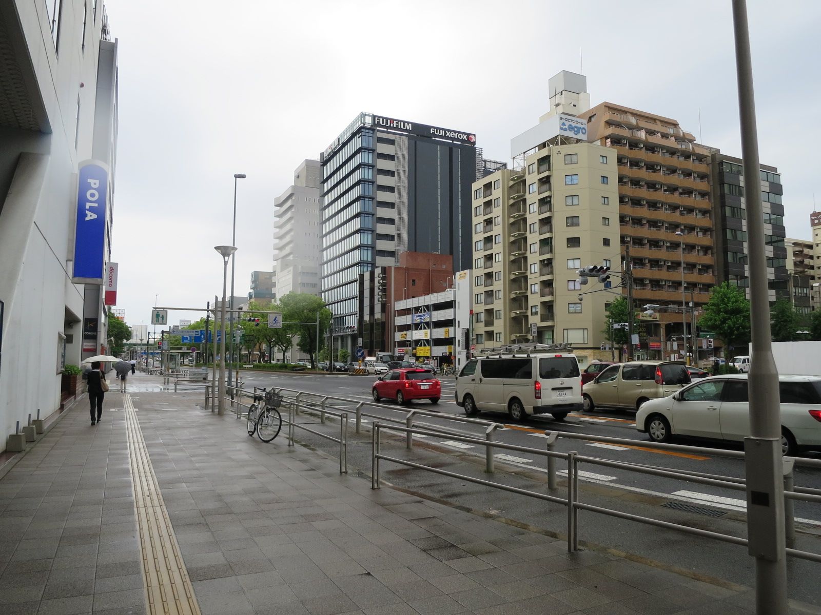 交通量の多い通り