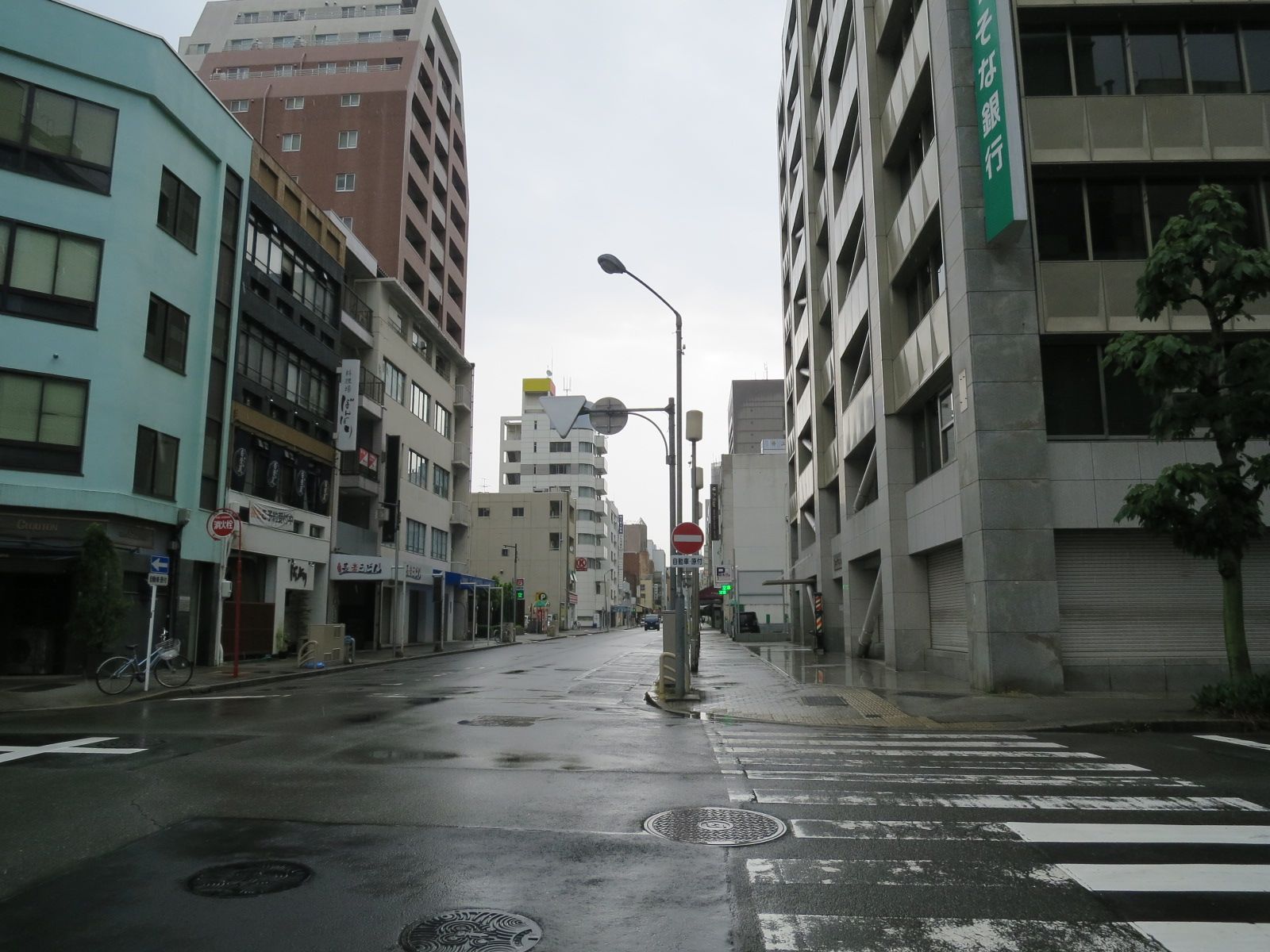 レトロな雰囲気の路地
