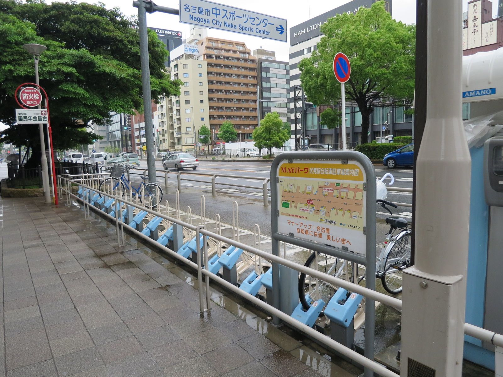 近隣の自転車置き場