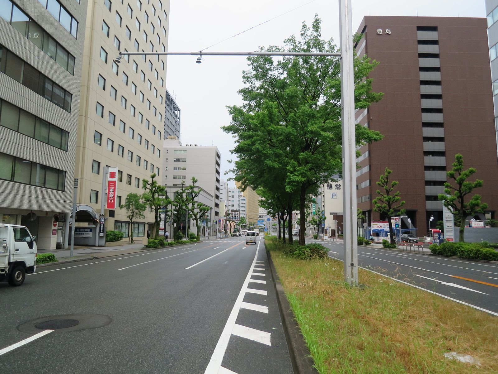 錦通に面す