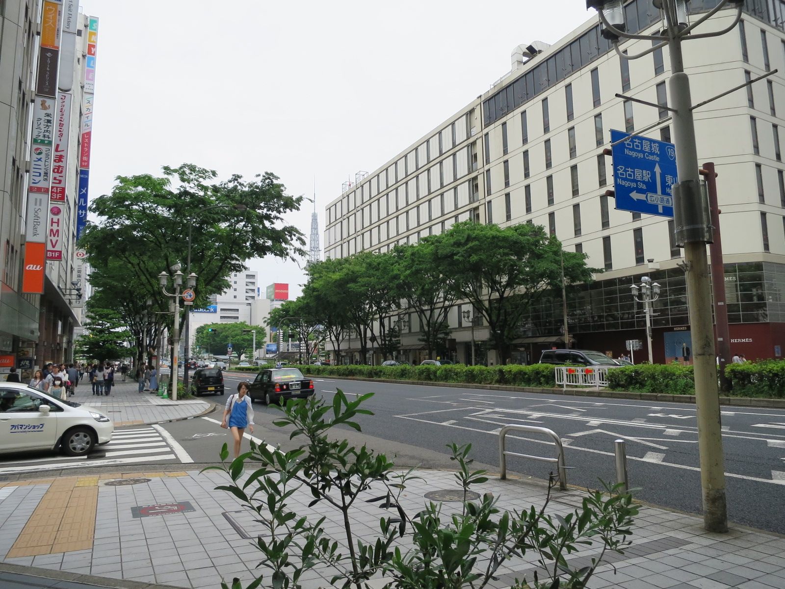 新鏡栄ビル前面通り