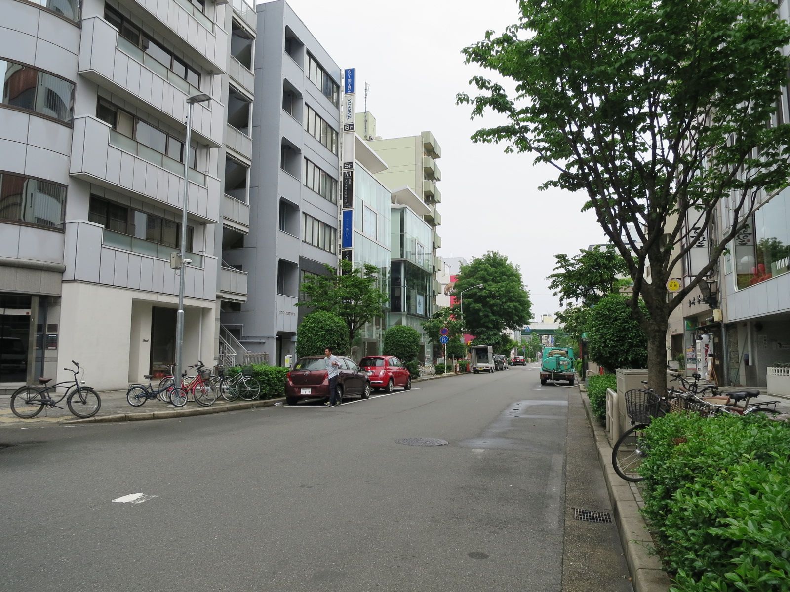 瑞穂ビル前面の通り