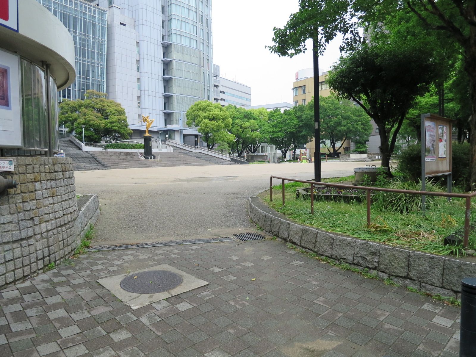 近隣には公園も