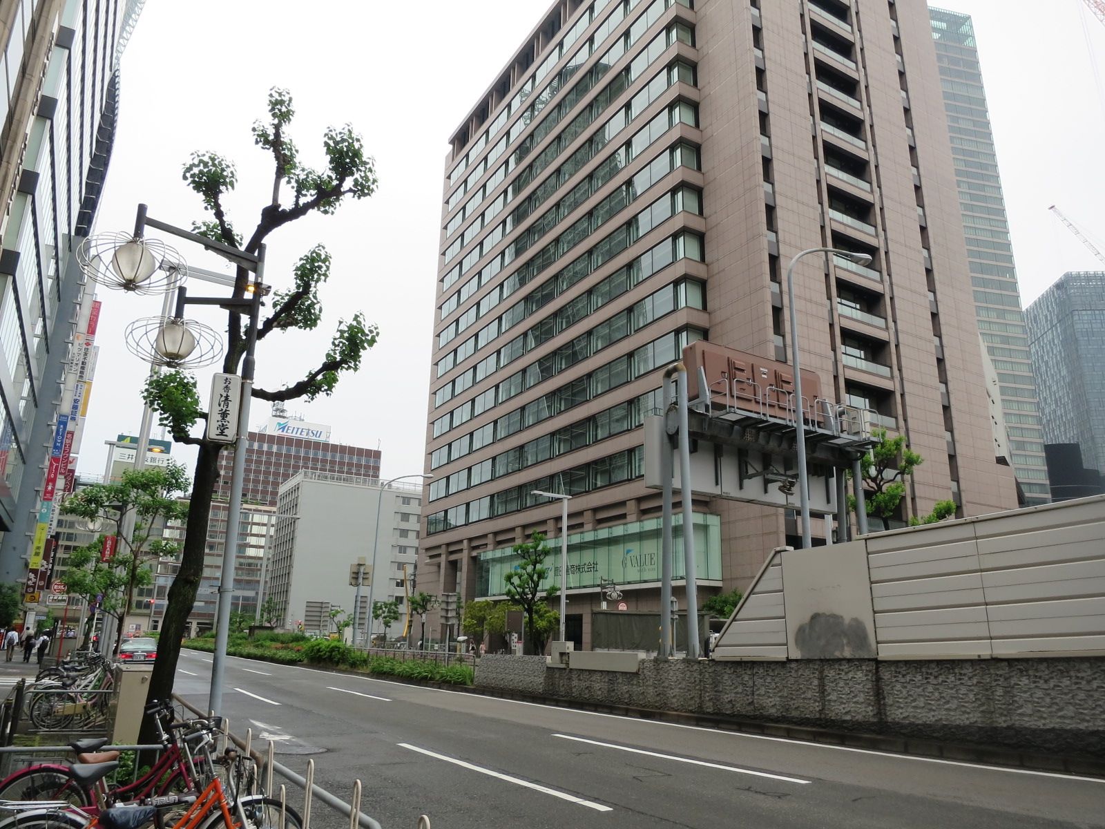 箕浦ビル前面の通り