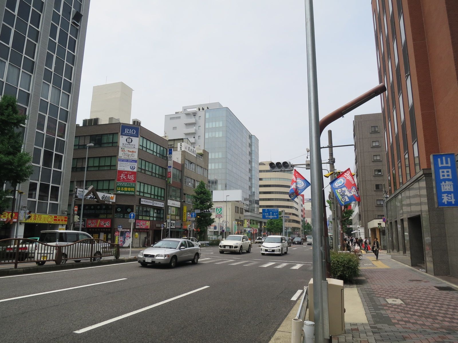 前面の広小路通