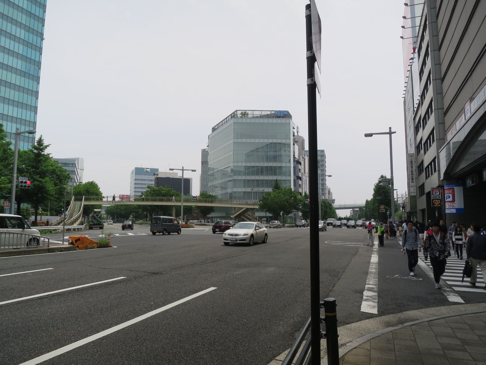 名駅通に面す