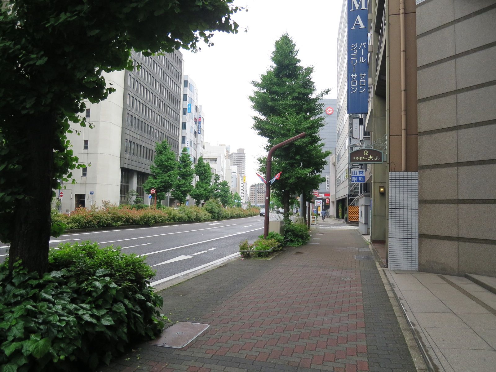 開放感のある前面の通り