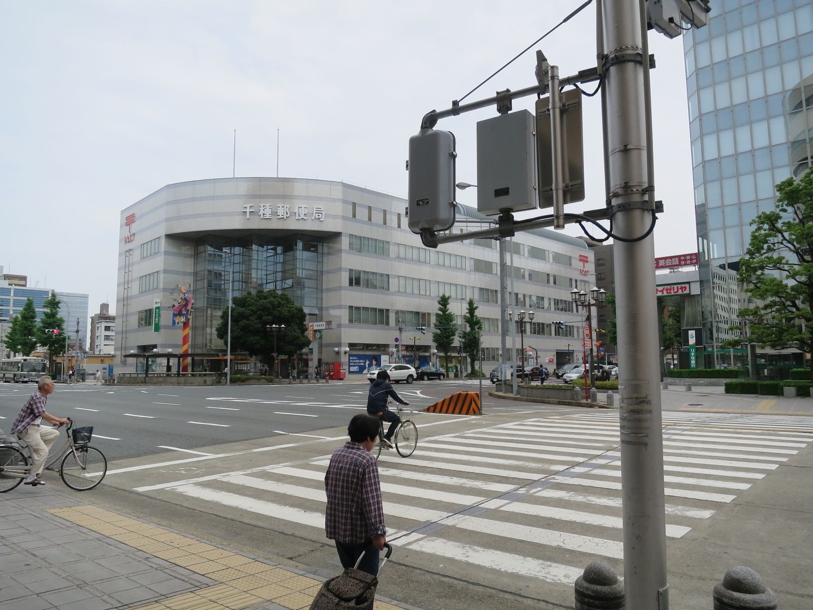 環状線と広小路通の交差点に立地