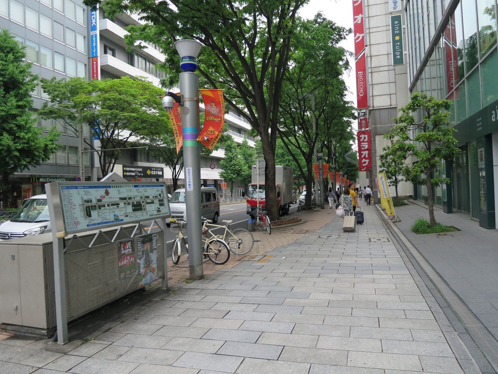 前面の広小路通