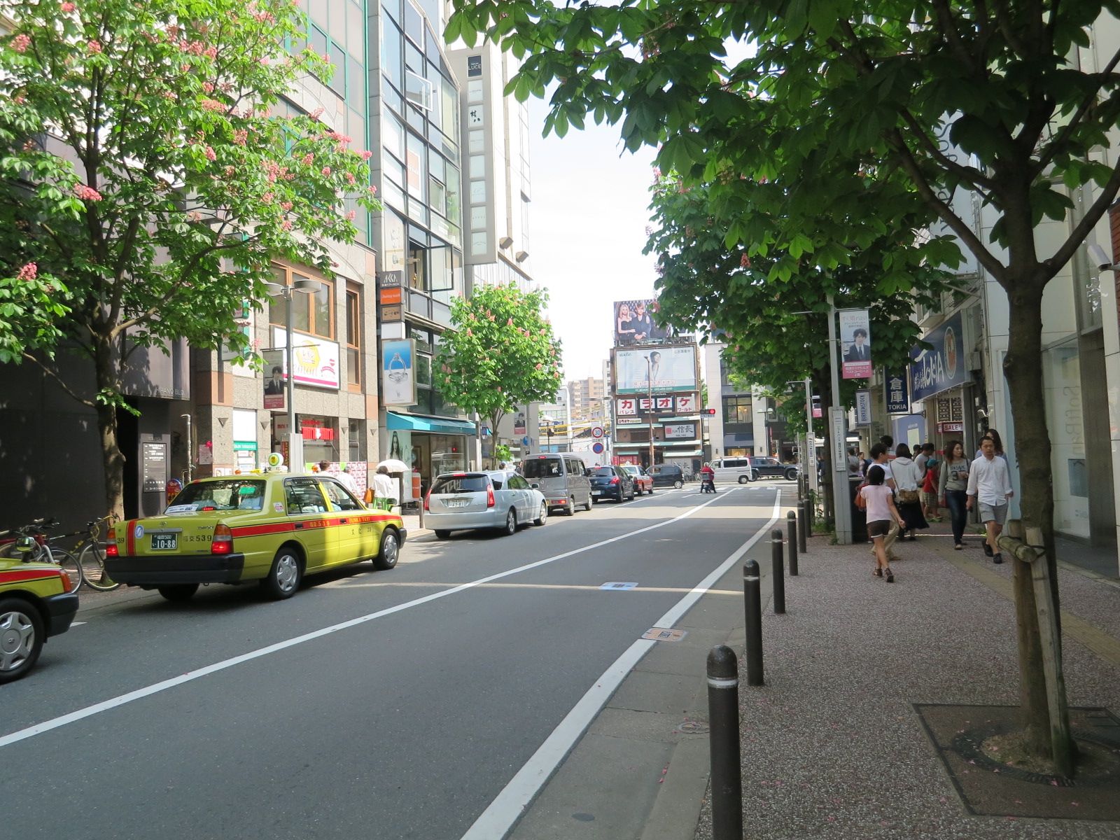 天神西通に面しています