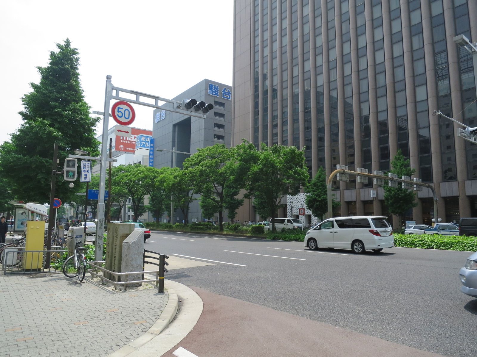 名駅通･太閤通の交差点至近に地立地