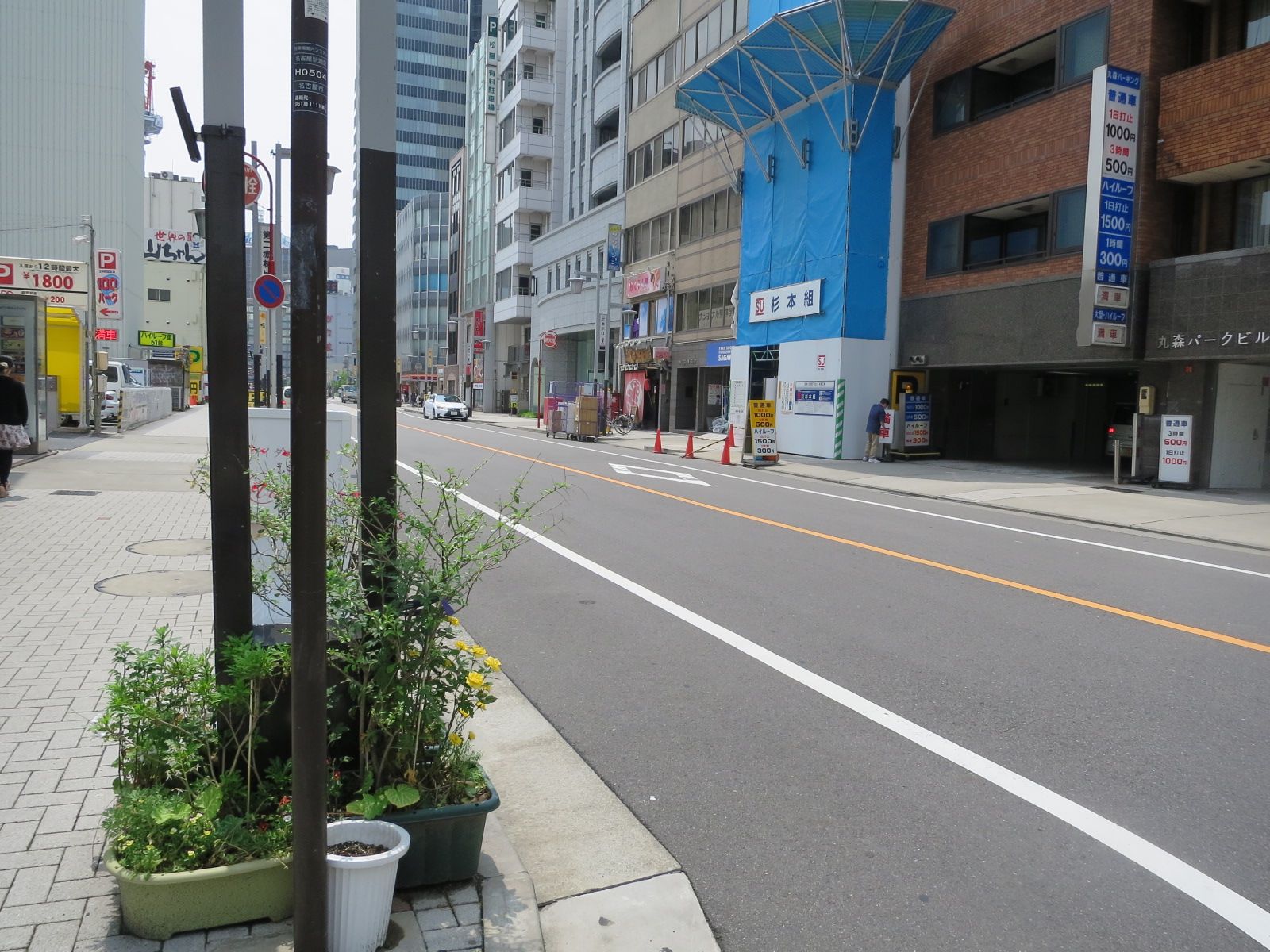 駐車場の多い通り
