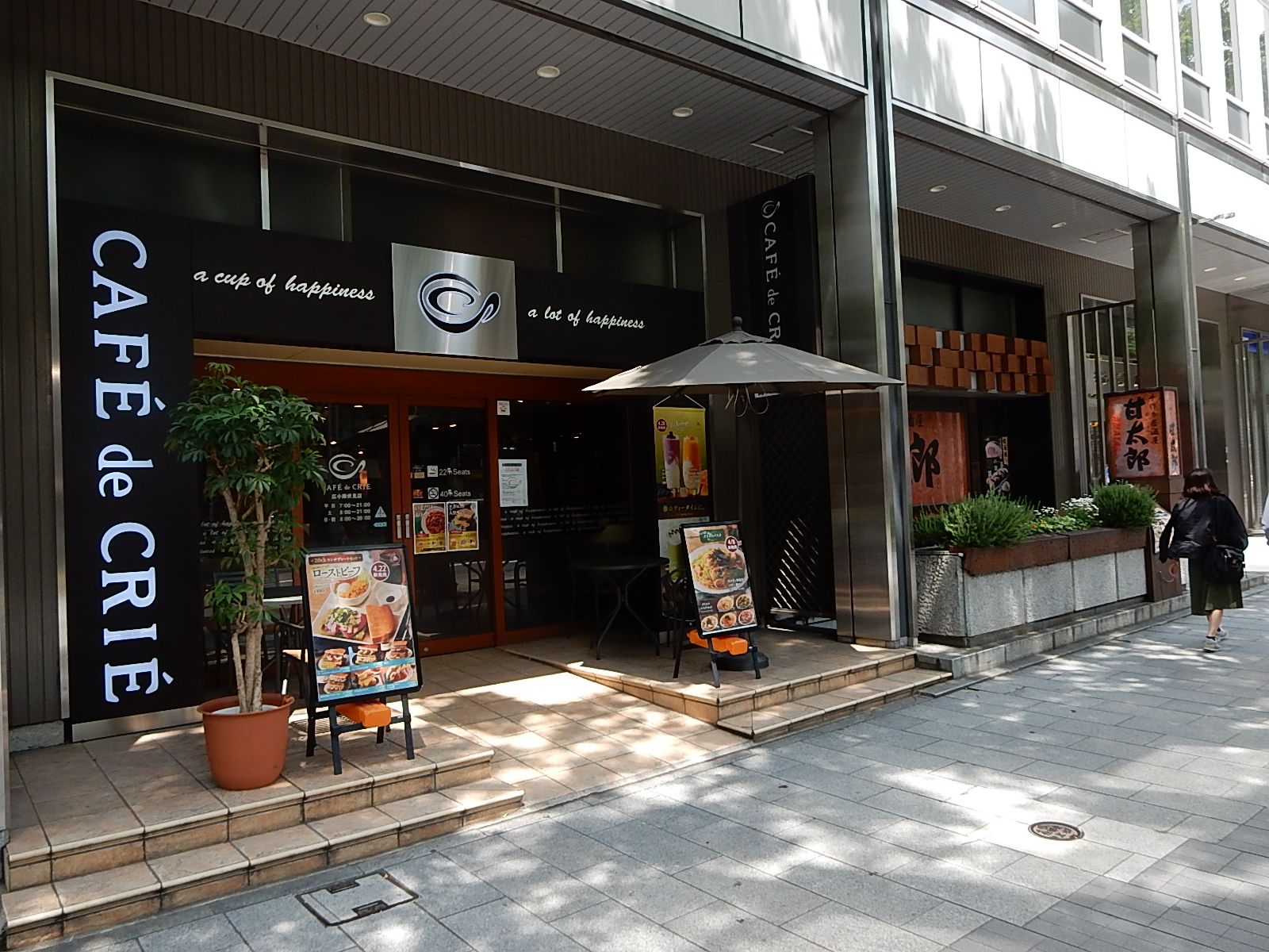 隣接する別館にあるカフェ