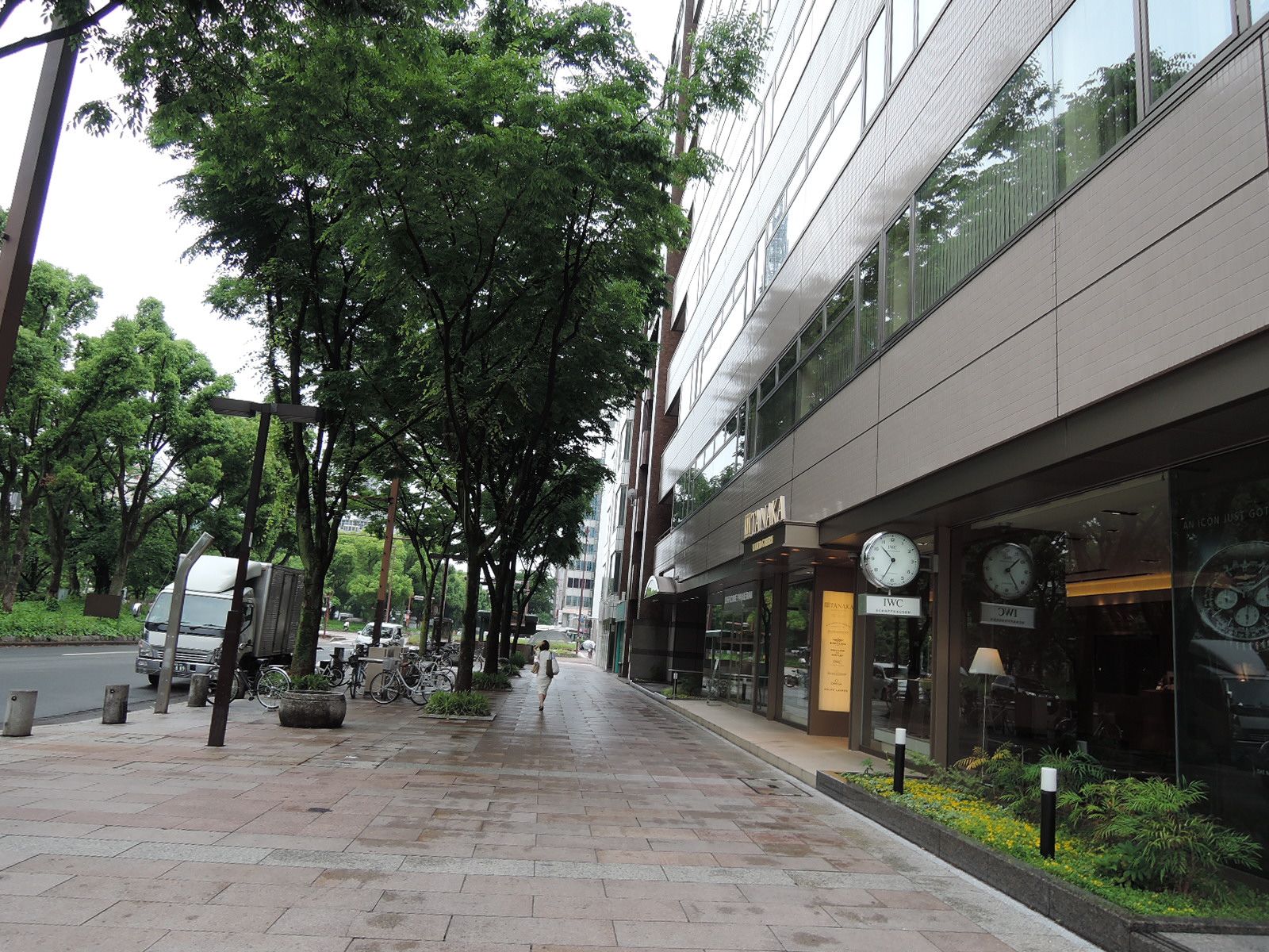 広々とした歩道