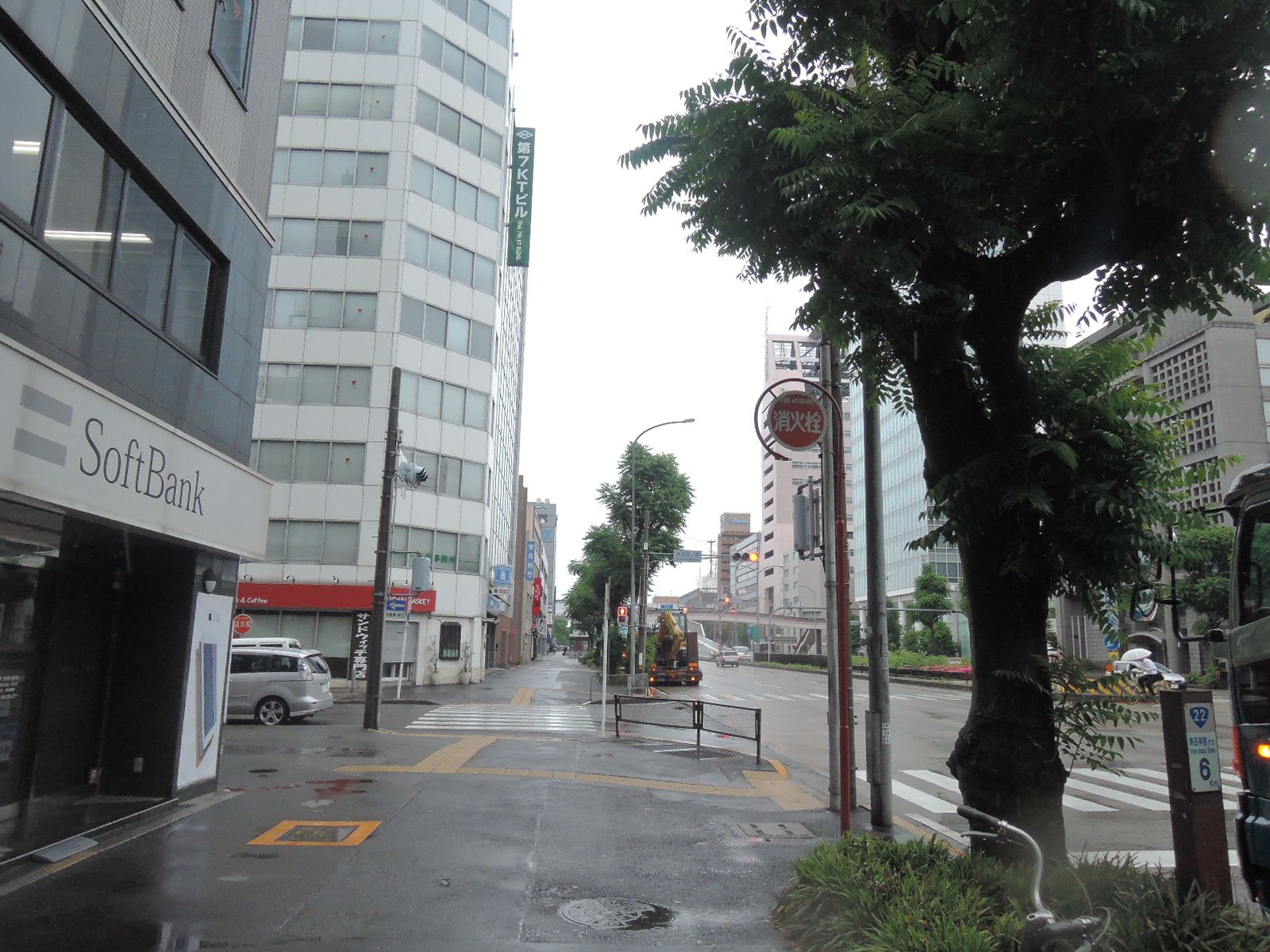 丸の内KTビル前面の伏見通