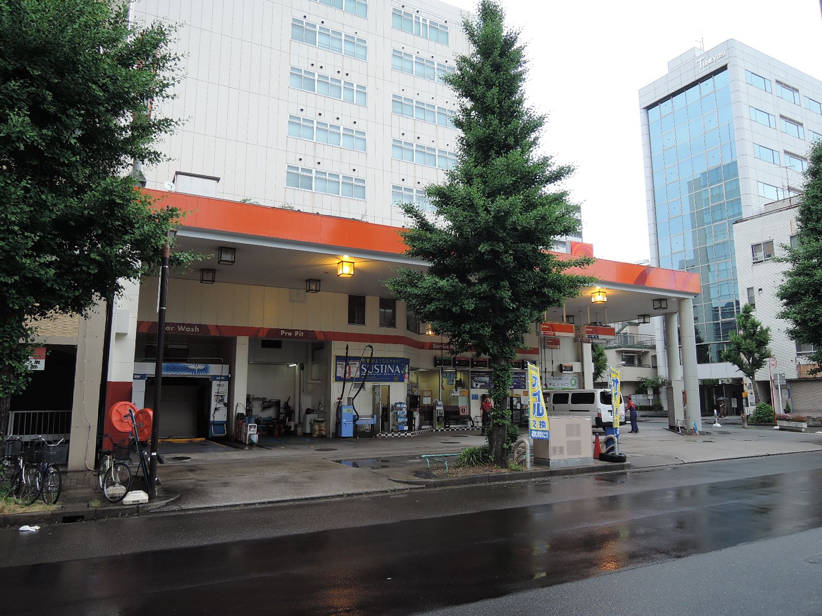 付近のガソリンスタンド