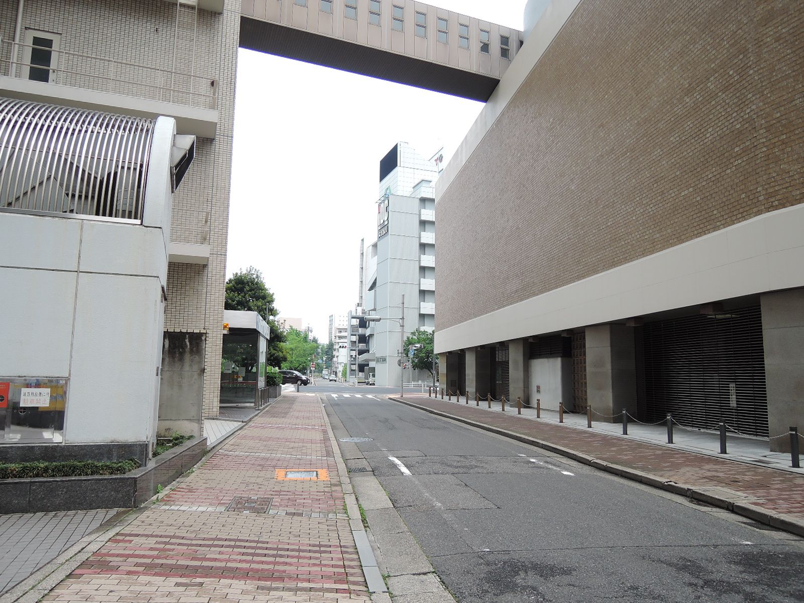 広々とした歩道