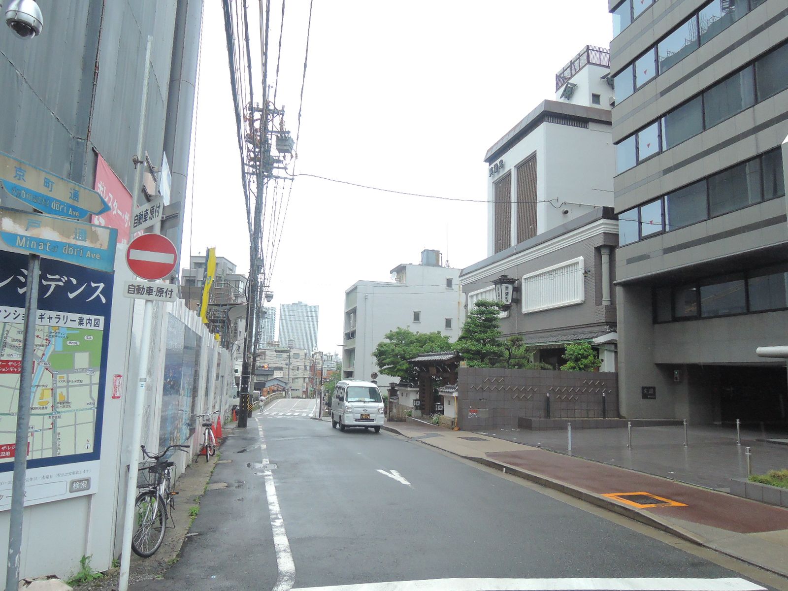 伊藤忠丸の内ビル前面の通り